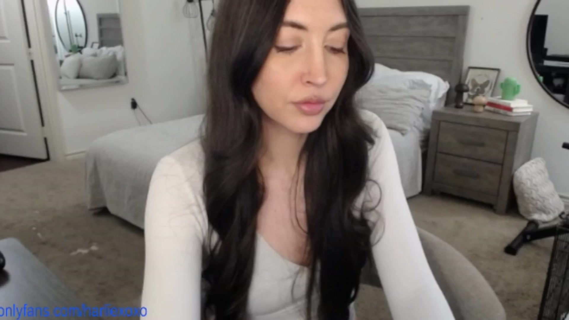 Gallery image thumbnail from SweetHarlie's myfreecams stream on, 04/22/2025, 20:51 image 15 of 20