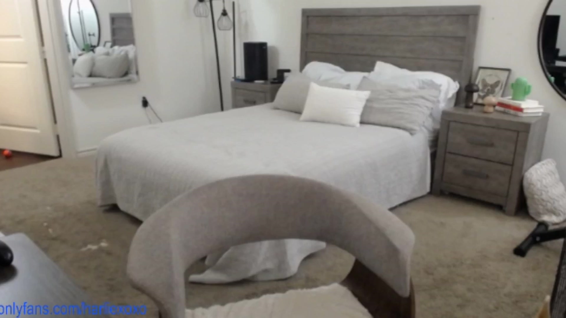 Gallery image thumbnail from SweetHarlie's myfreecams stream on, 04/22/2025, 20:51 image 5 of 20