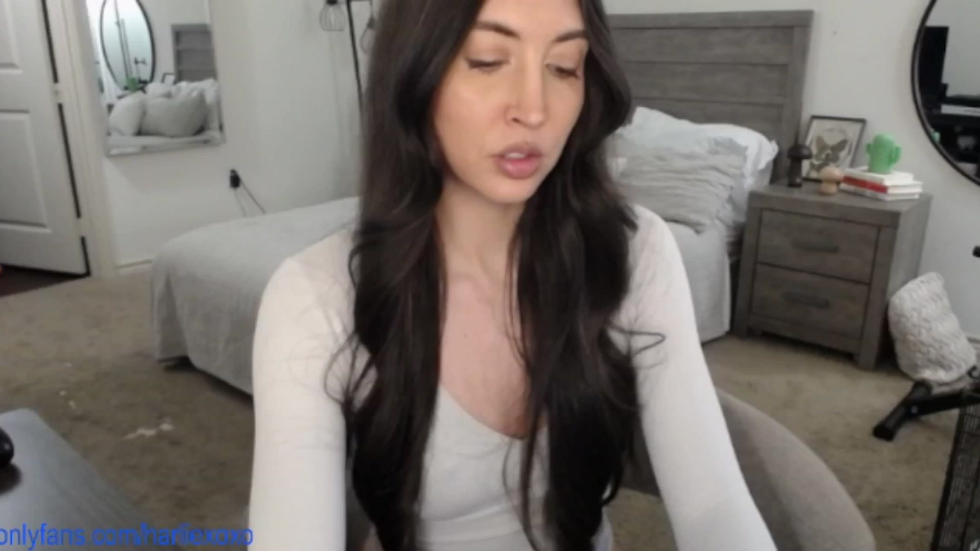 Gallery image thumbnail from SweetHarlie's myfreecams stream on, 04/22/2025, 20:51 image 14 of 20