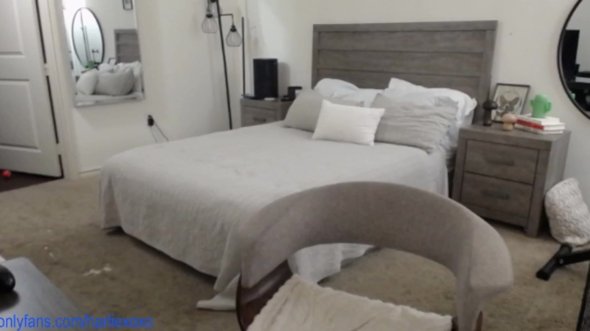Gallery image thumbnail from SweetHarlie's myfreecams stream on, 04/22/2025, 20:51 image 10 of 20