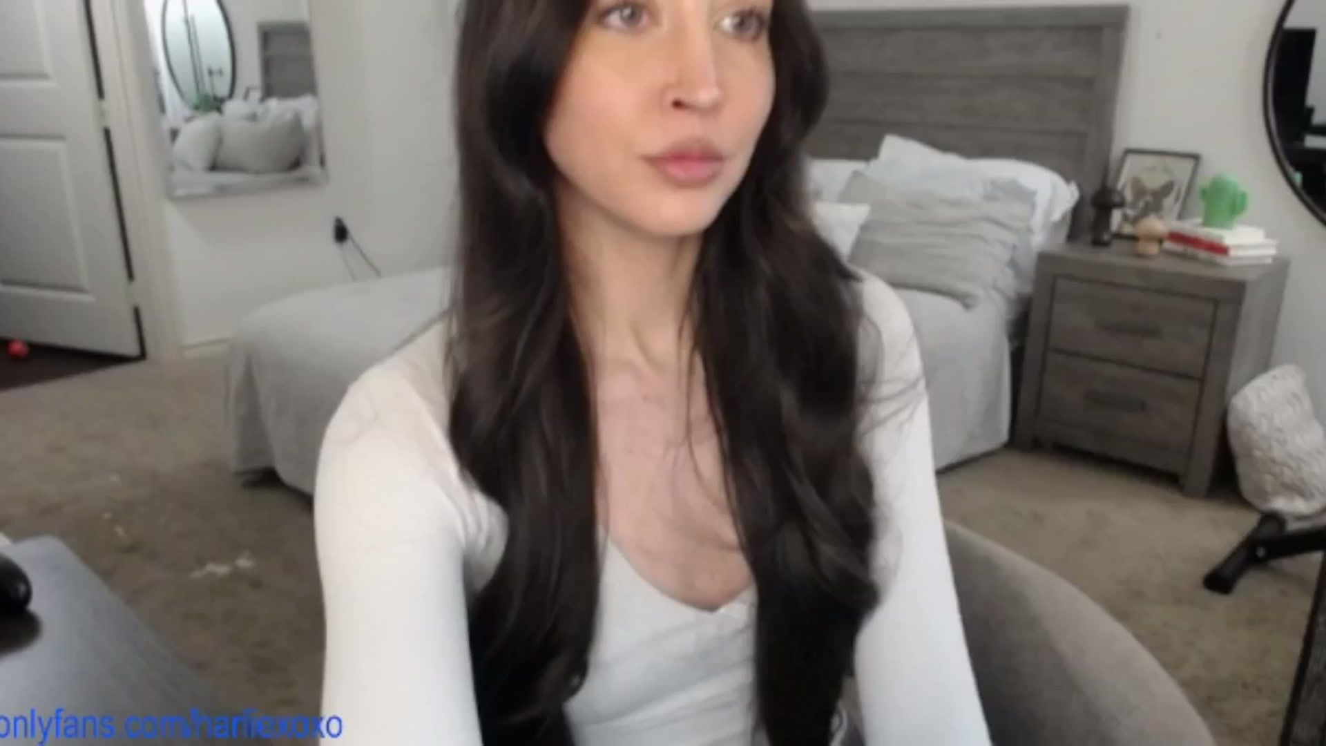 Gallery image thumbnail from SweetHarlie's myfreecams stream on, 04/22/2025, 20:51 image 4 of 20