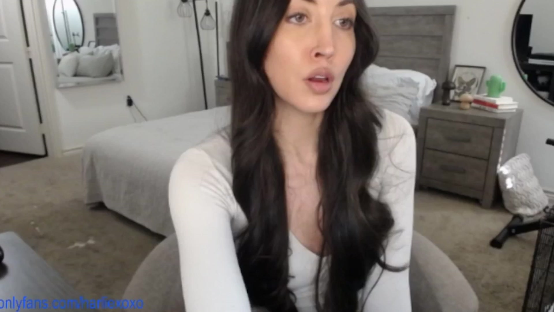 Gallery image thumbnail from SweetHarlie's myfreecams stream on, 04/22/2025, 20:51 image 19 of 20