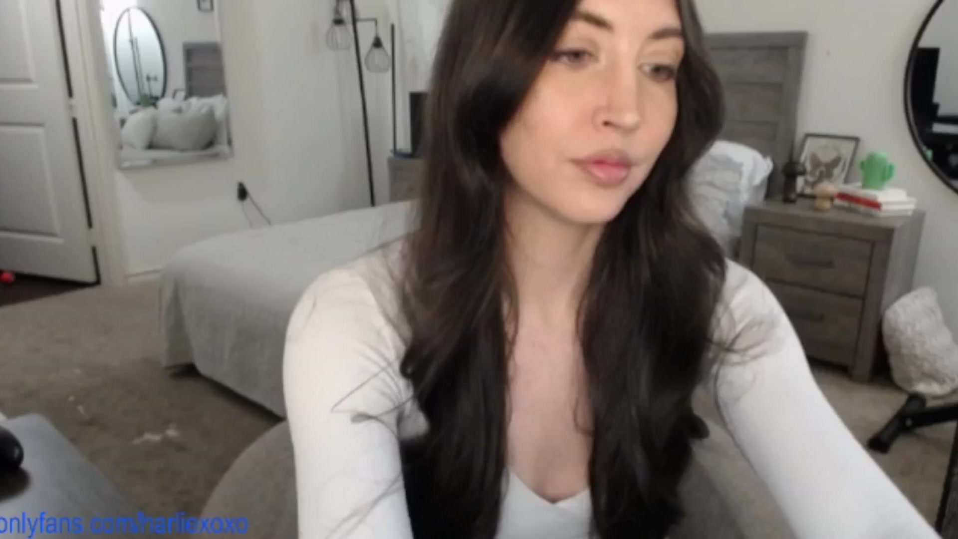 Gallery image thumbnail from SweetHarlie's myfreecams stream on, 04/22/2025, 20:51 image 2 of 20