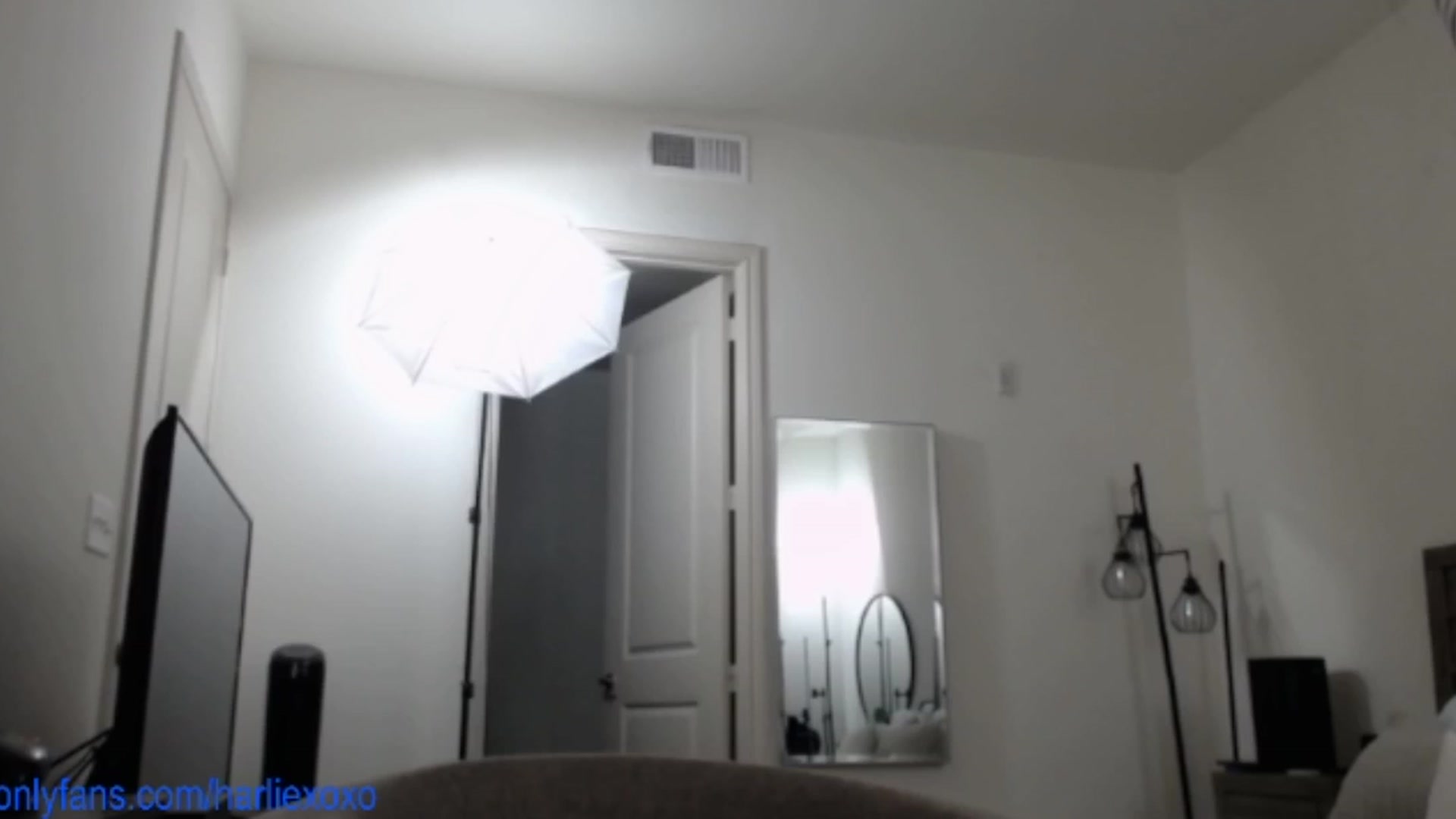 Gallery image thumbnail from SweetHarlie's myfreecams stream on, 04/22/2025, 20:51 image 8 of 20