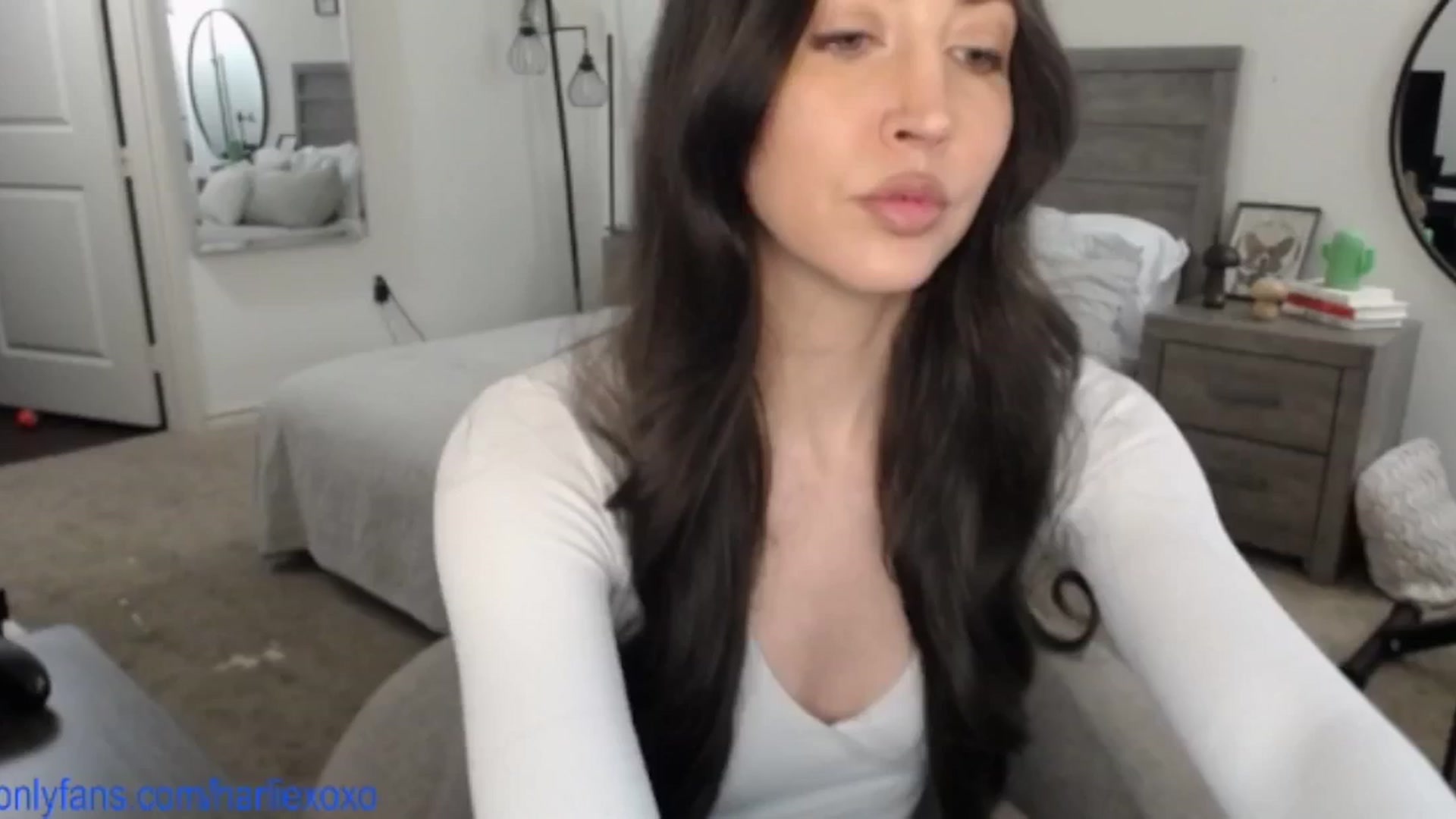 Gallery image thumbnail from SweetHarlie's myfreecams stream on, 04/22/2025, 20:51 image 1 of 20