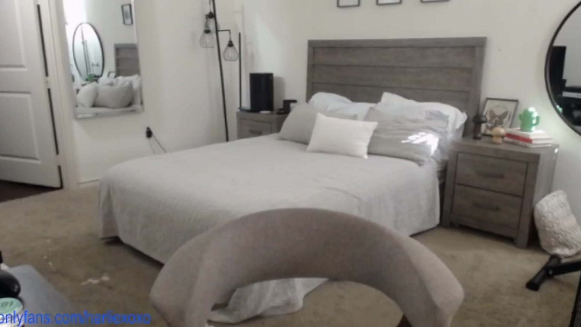 Gallery image thumbnail from SweetHarlie's myfreecams stream on, 04/22/2025, 22:52 image 17 of 20