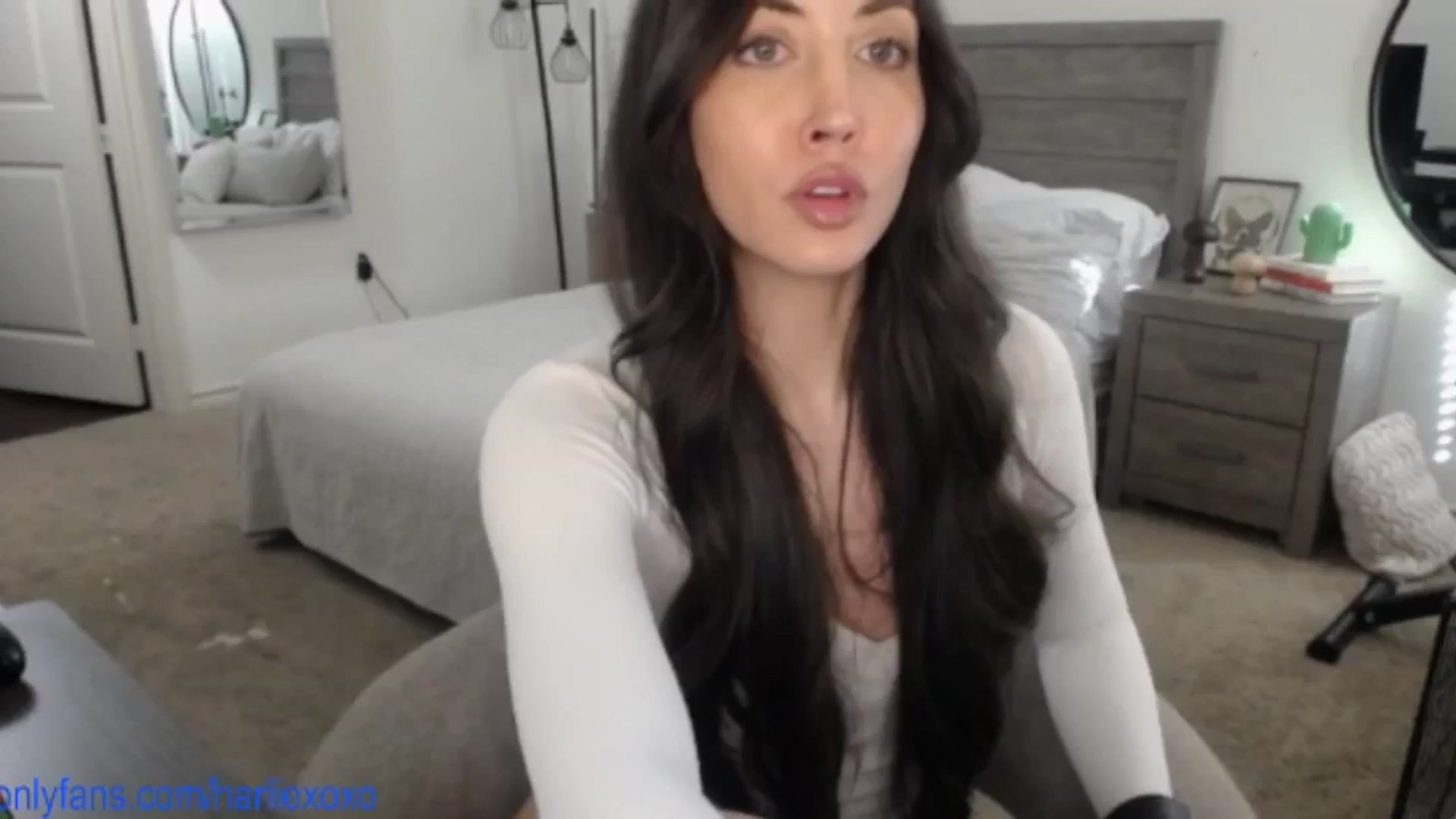 Gallery image thumbnail from SweetHarlie's myfreecams stream on, 04/22/2025, 22:52 image 12 of 20