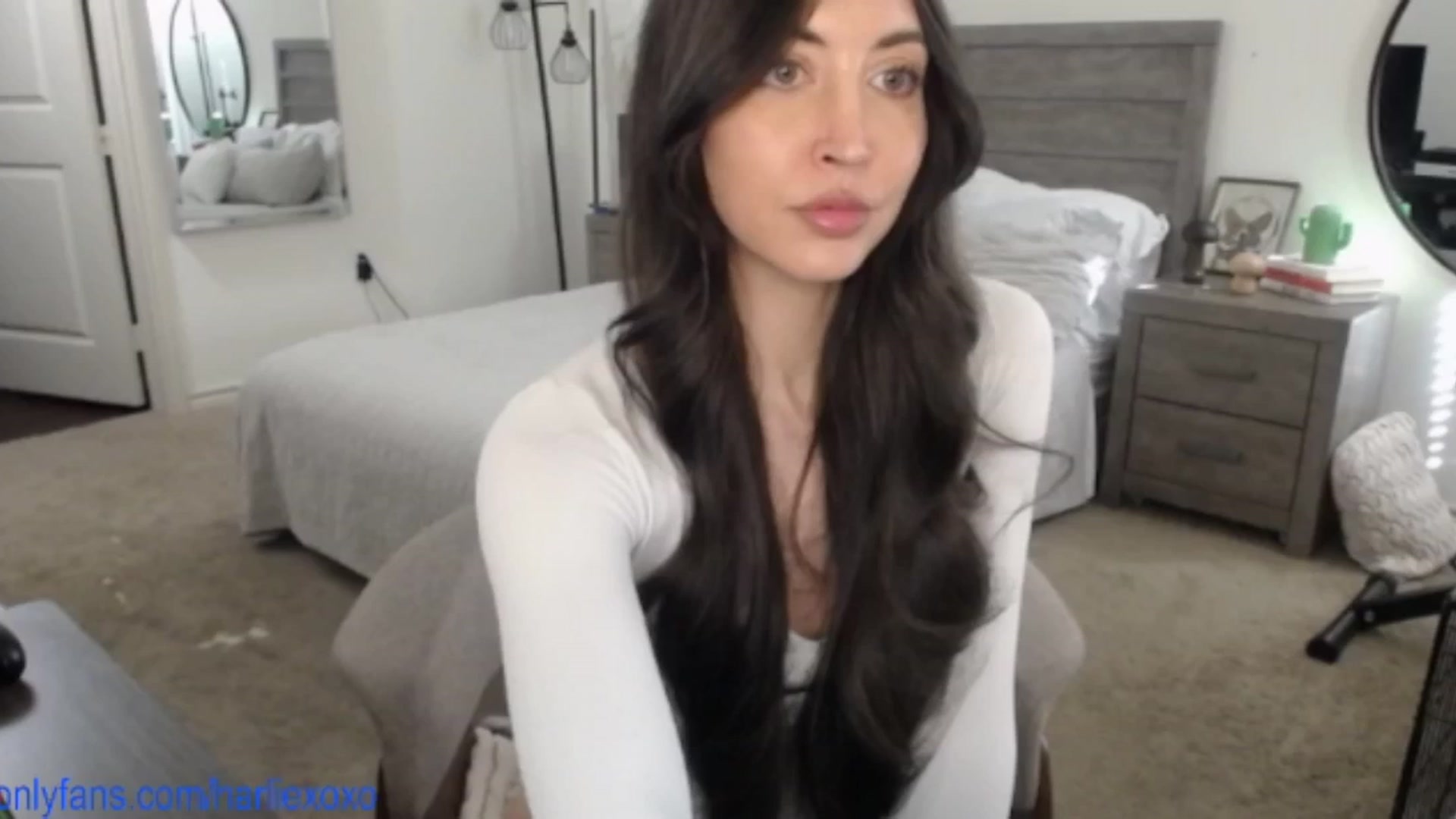 Gallery image thumbnail from SweetHarlie's myfreecams stream on, 04/22/2025, 22:52 image 10 of 20