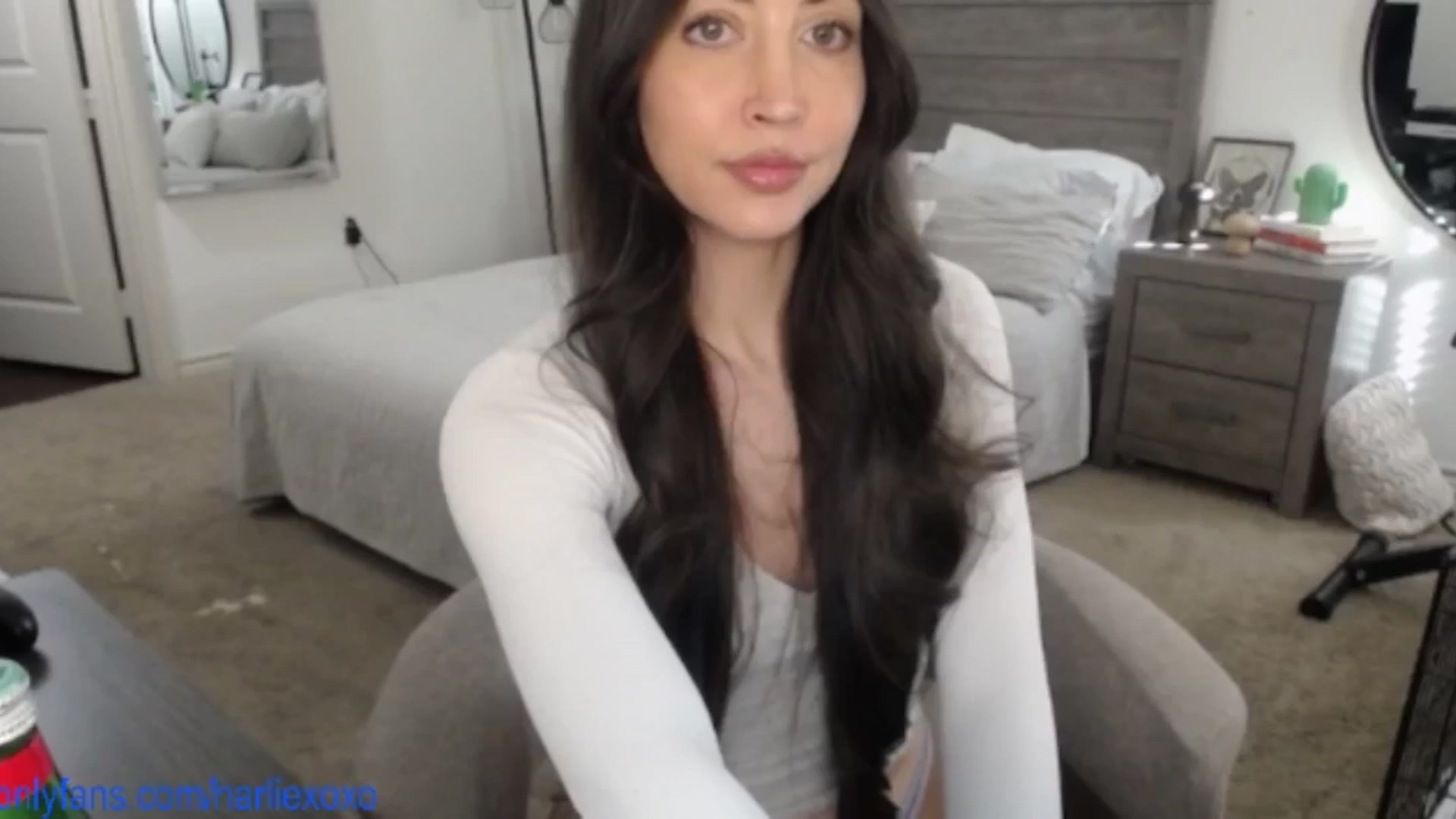 Gallery image thumbnail from SweetHarlie's myfreecams stream on, 04/22/2025, 22:52 image 3 of 20