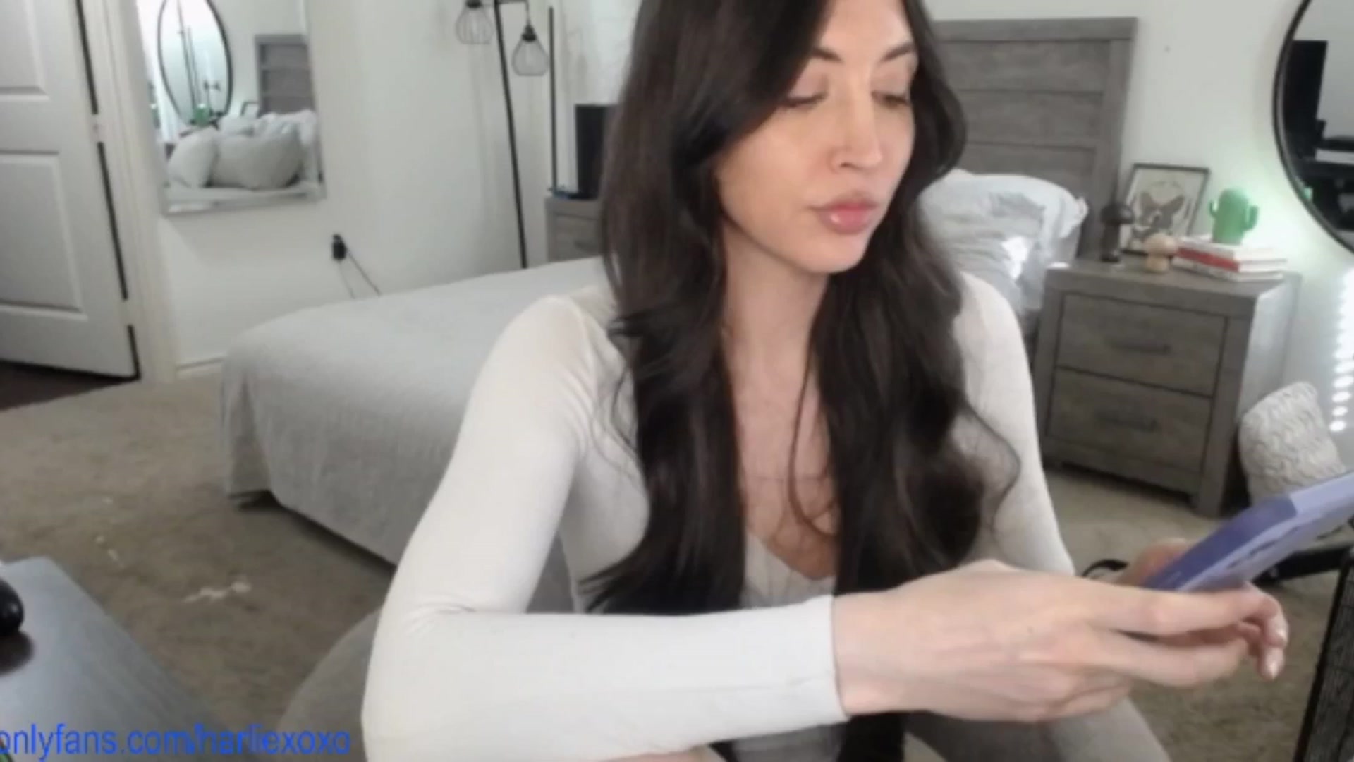 Gallery image thumbnail from SweetHarlie's myfreecams stream on, 04/22/2025, 22:52 image 11 of 20