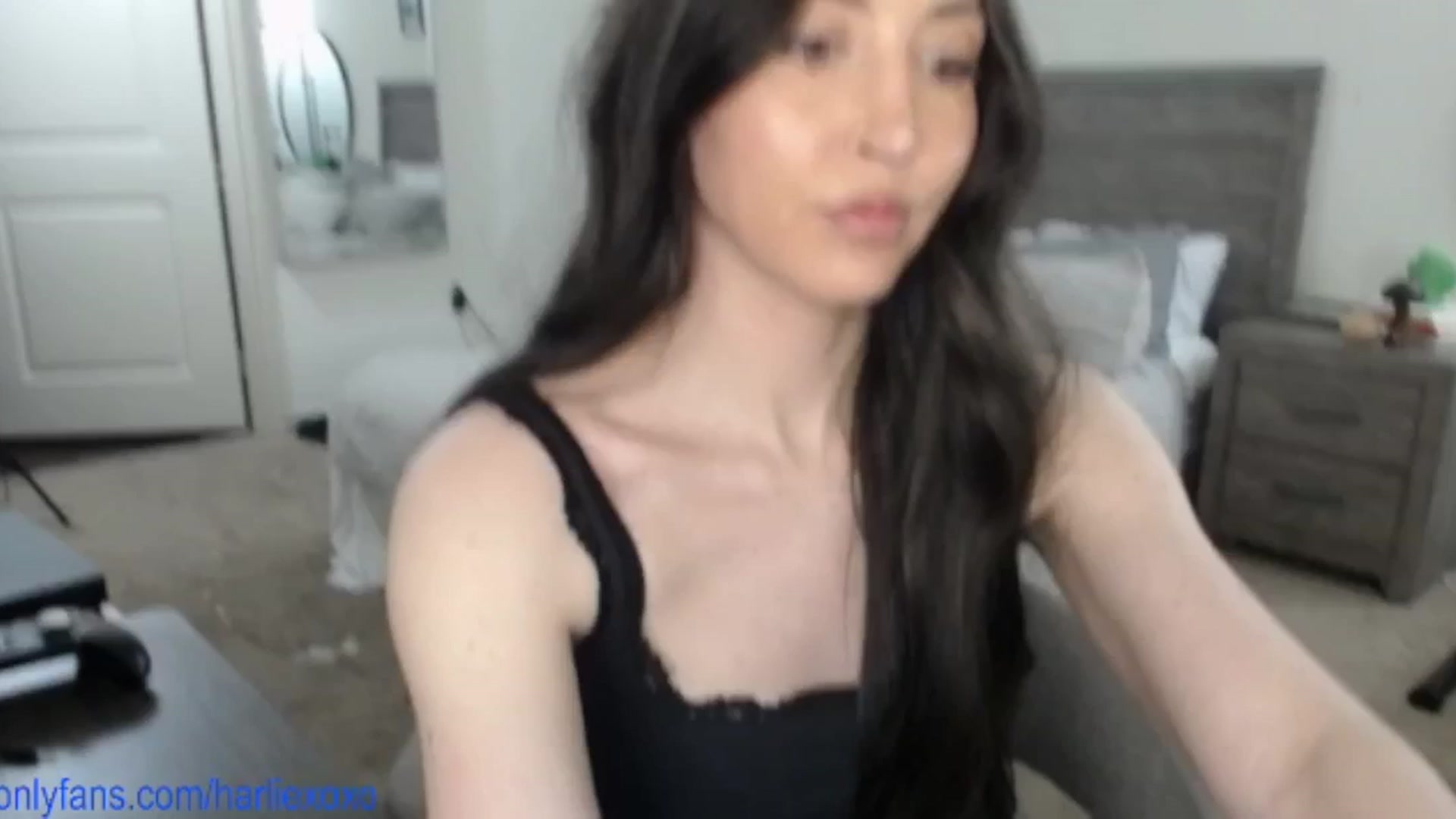 Gallery image thumbnail from SweetHarlie's myfreecams stream on, 04/24/2025, 22:45 image 13 of 20