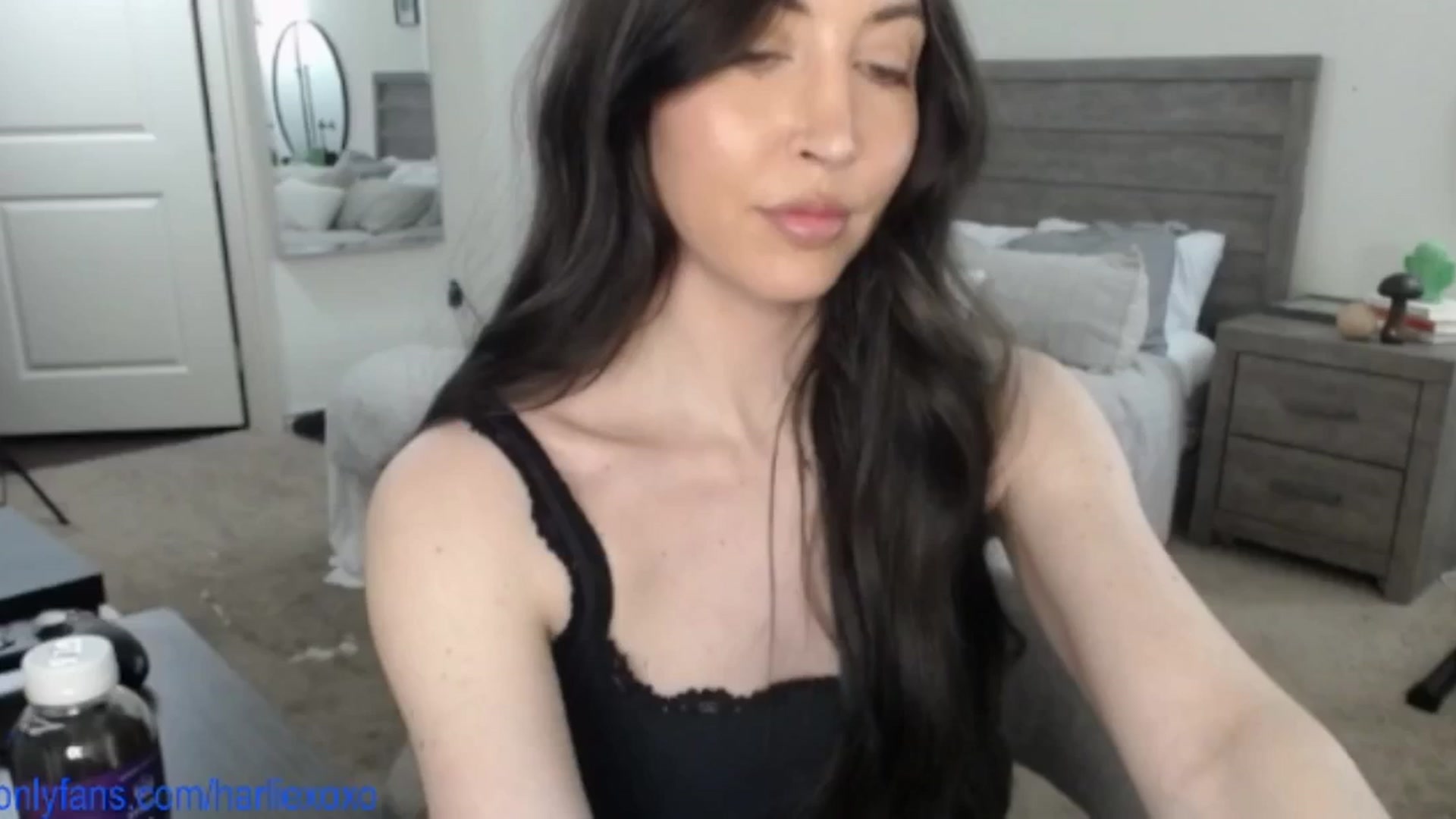 Gallery image thumbnail from SweetHarlie's myfreecams stream on, 04/24/2025, 22:45 image 12 of 20