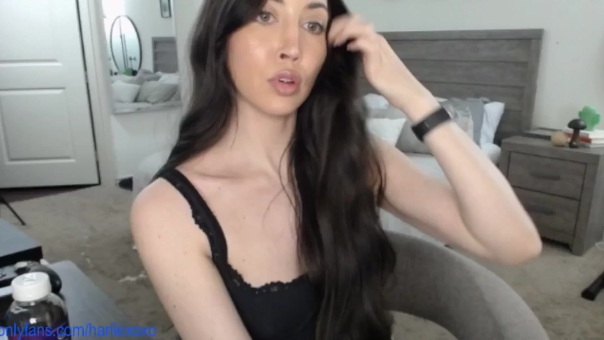 Gallery image thumbnail from SweetHarlie's myfreecams stream on, 04/24/2025, 22:45 image 7 of 20