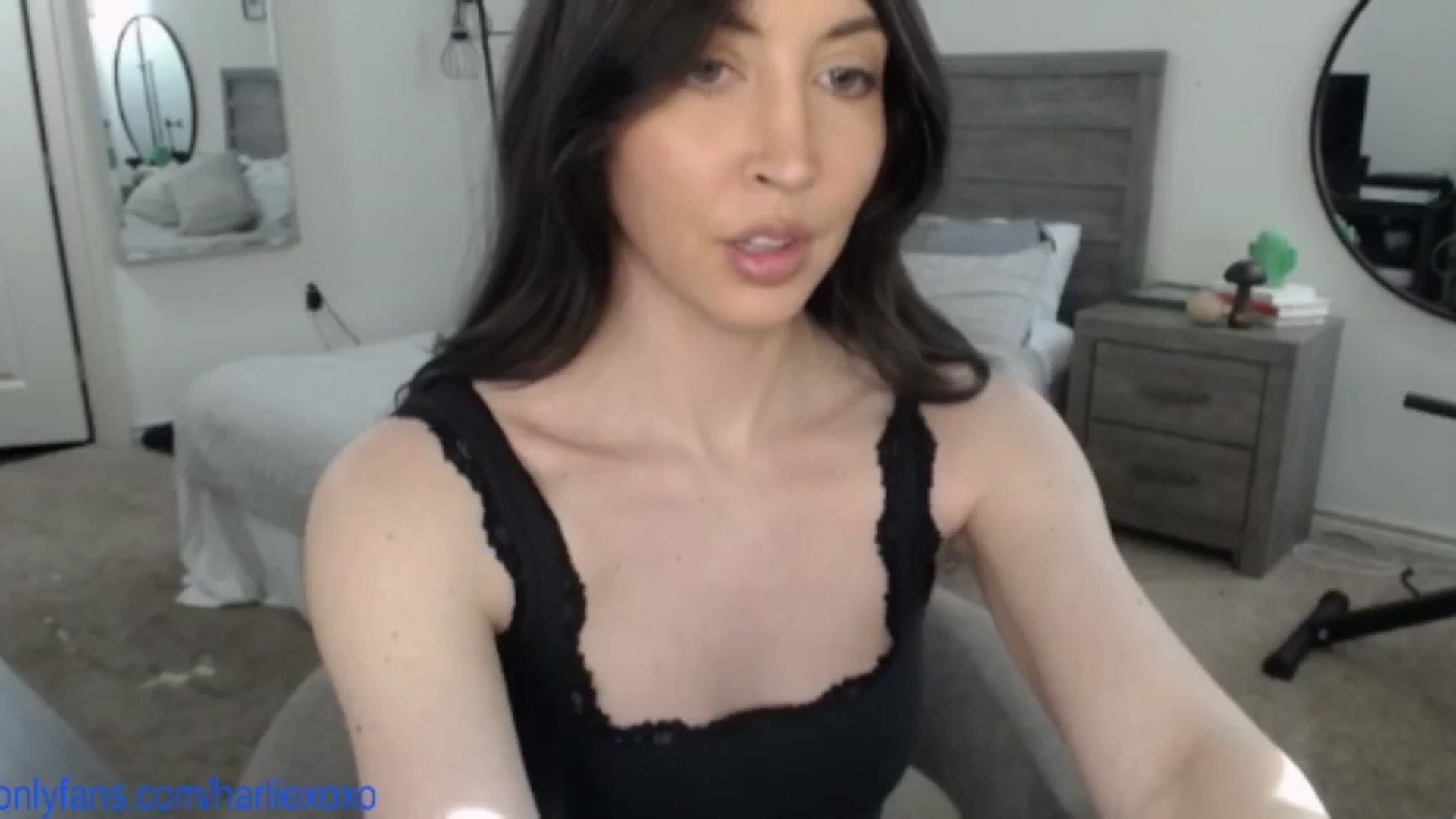 Gallery image thumbnail from SweetHarlie's myfreecams stream on, 04/24/2025, 23:42 image 3 of 20