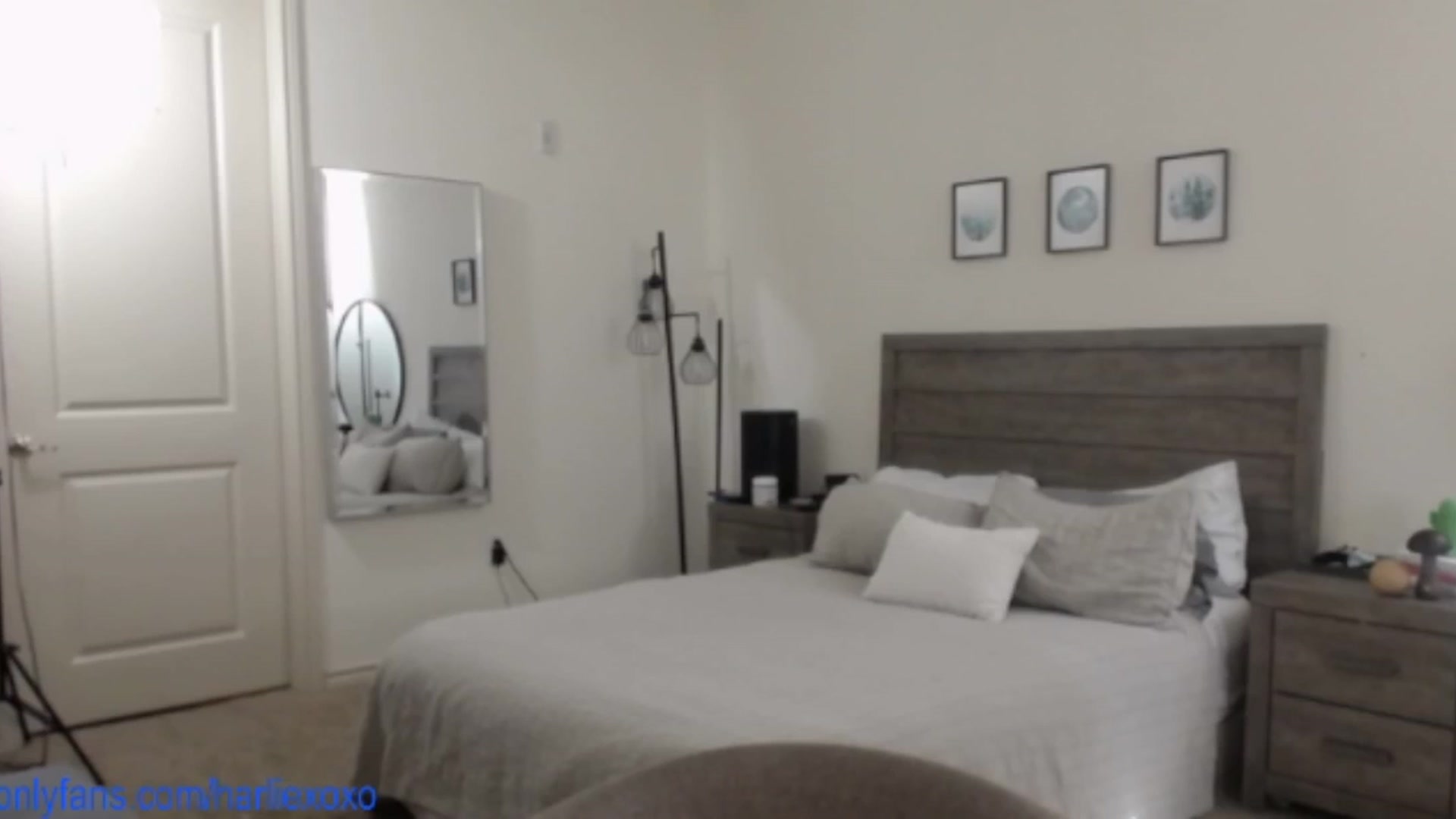 Gallery image thumbnail from SweetHarlie's myfreecams stream on, 04/25/2025, 21:45 image 15 of 20
