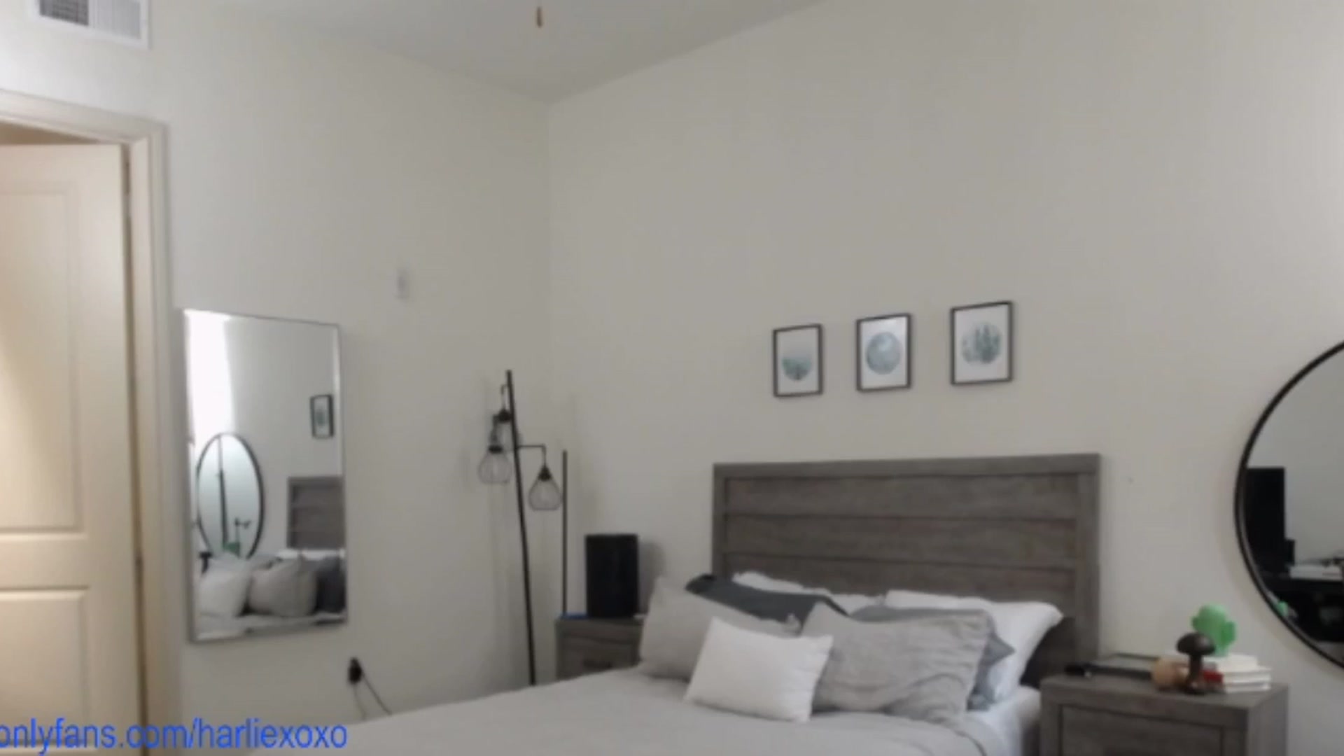 Gallery image thumbnail from SweetHarlie's myfreecams stream on, 05/01/2025, 23:09 image 15 of 20