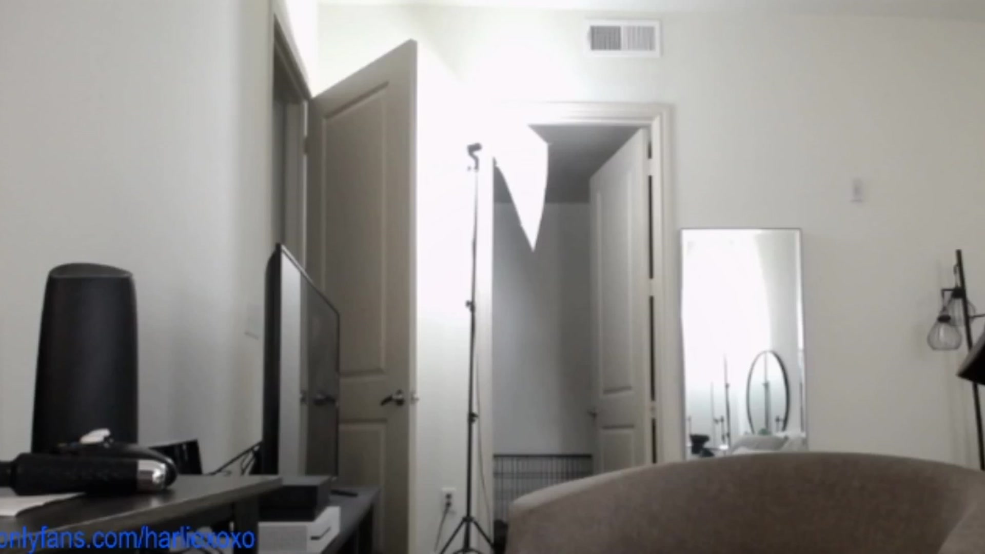Gallery image thumbnail from SweetHarlie's myfreecams stream on, 05/13/2025, 21:25 image 19 of 20