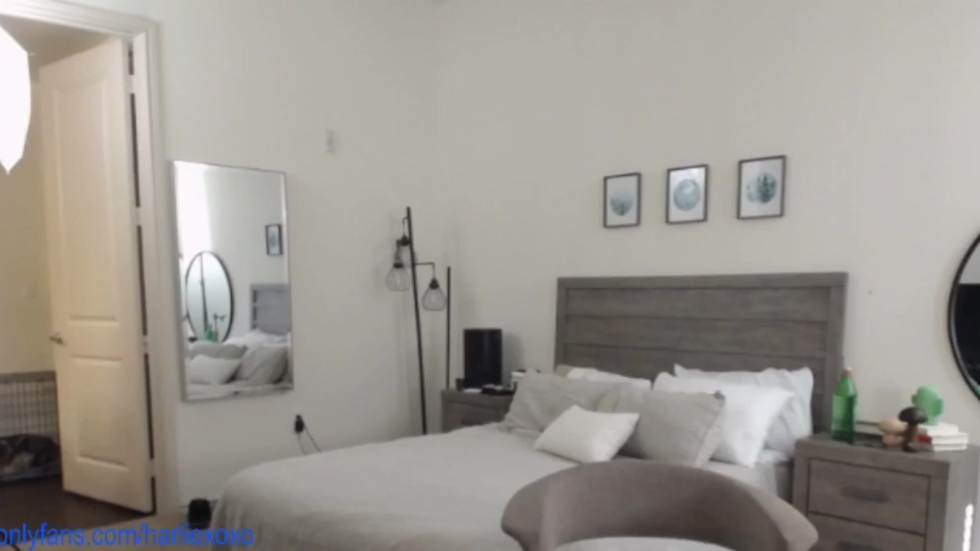 Gallery image thumbnail from SweetHarlie's myfreecams stream on, 05/13/2025, 21:25 image 5 of 20