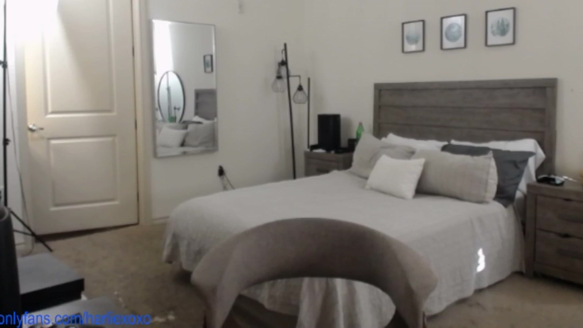 Gallery image thumbnail from SweetHarlie's myfreecams stream on, 05/27/2025, 22:52 image 18 of 20