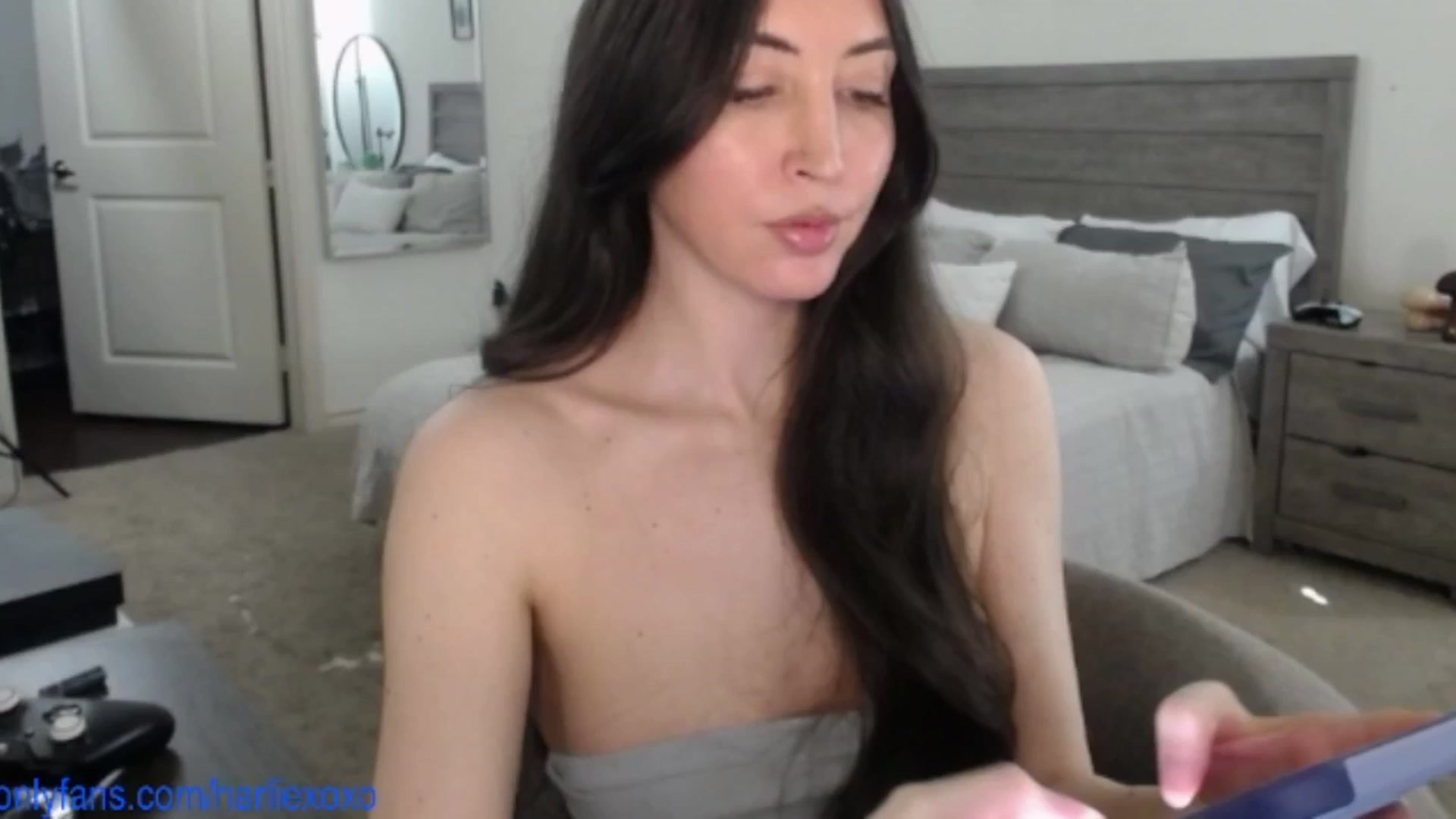 Gallery image thumbnail from SweetHarlie's myfreecams stream on, 05/27/2025, 22:52 image 6 of 20