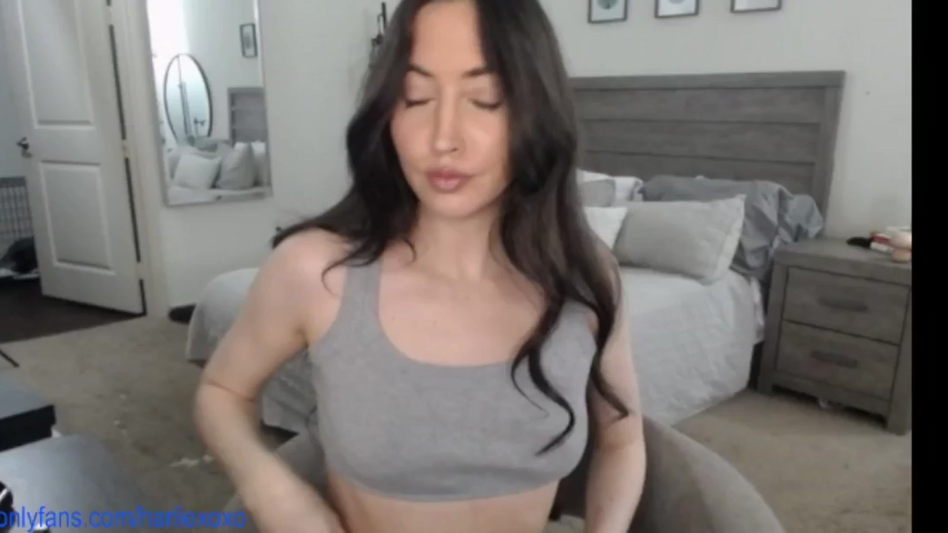 Gallery image thumbnail from SweetHarlie's myfreecams stream on, 06/13/2025, 20:28 image 16 of 20