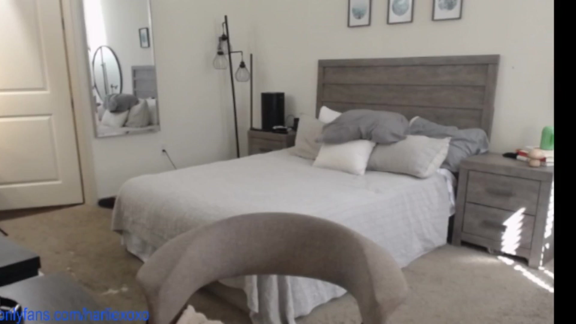 Gallery image thumbnail from SweetHarlie's myfreecams stream on, 06/13/2025, 22:04 image 15 of 20