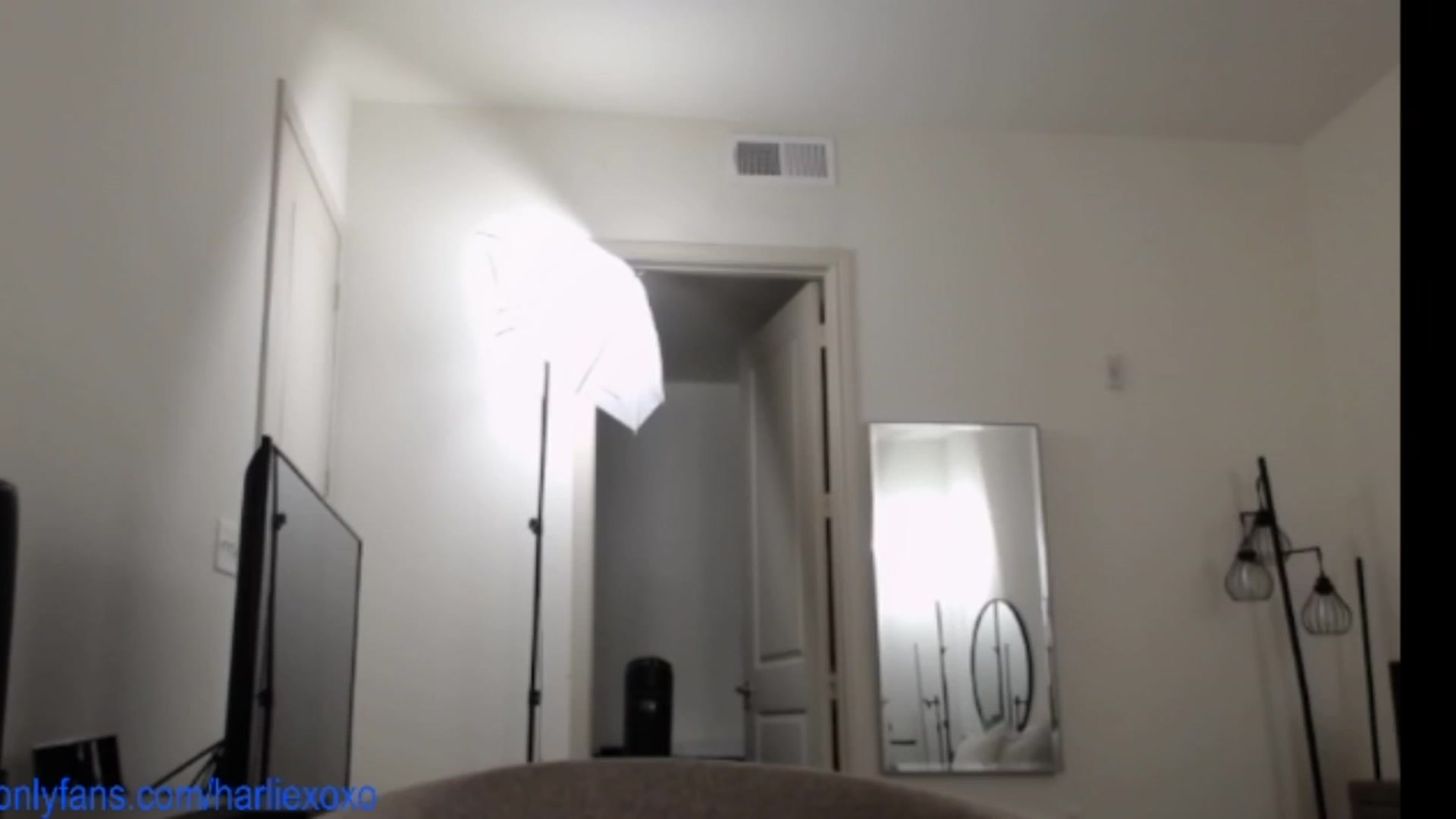 Gallery image thumbnail from SweetHarlie's myfreecams stream on, 06/16/2025, 20:27 image 11 of 20