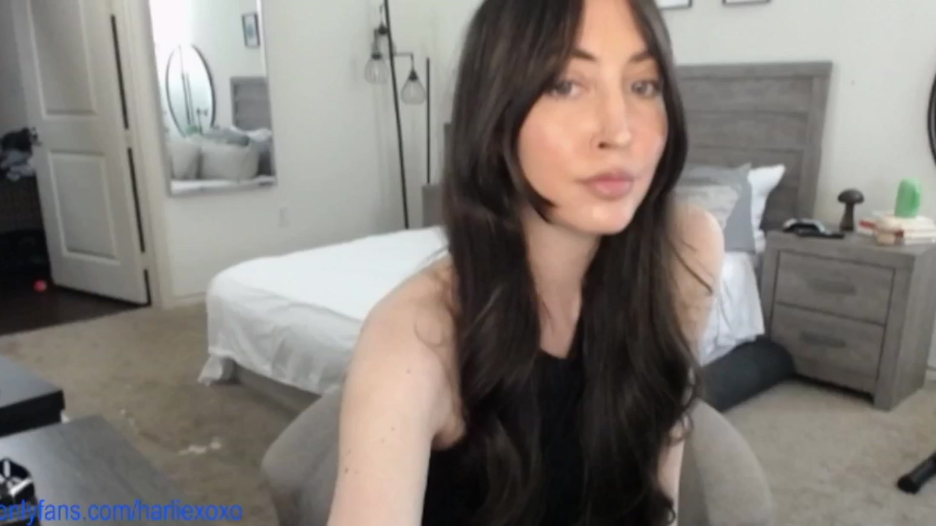 Gallery image thumbnail from SweetHarlie's myfreecams stream on, 06/18/2025, 20:20 image 2 of 20