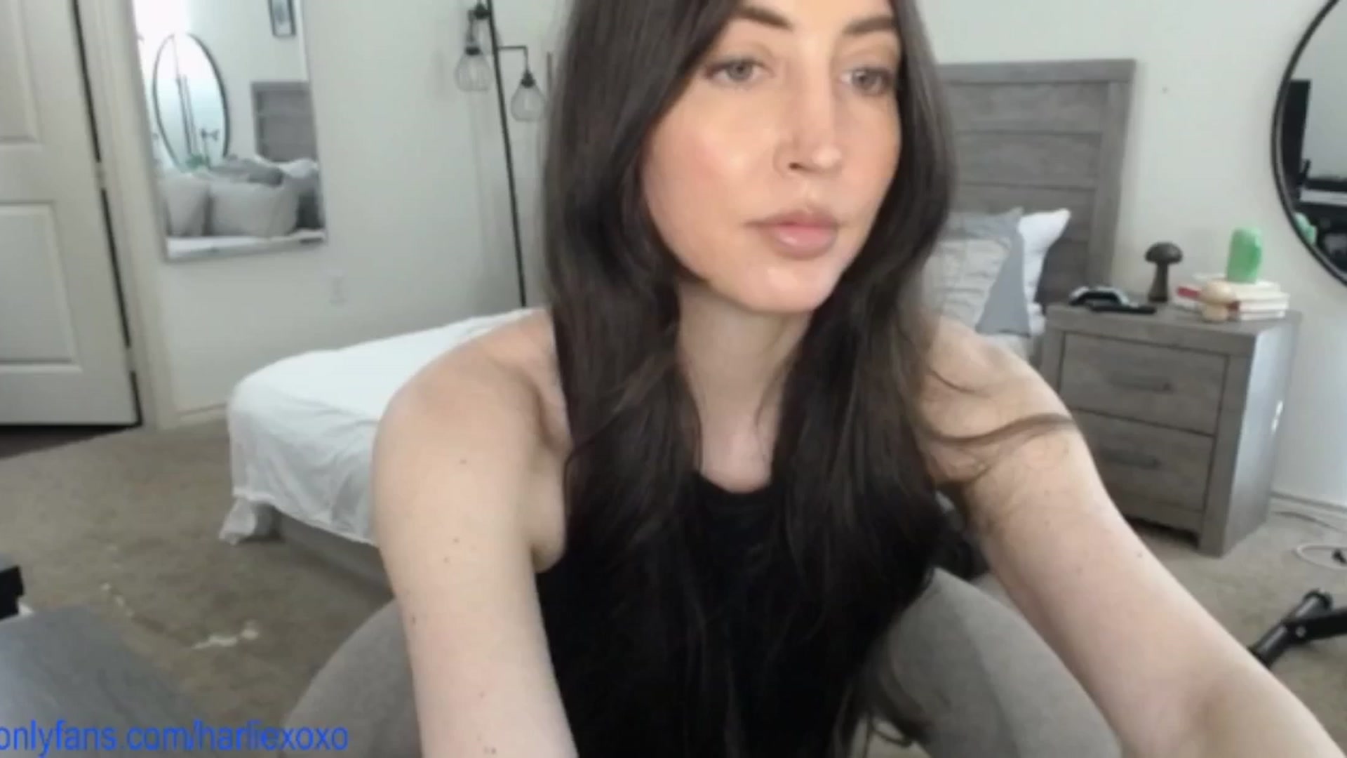 Gallery image thumbnail from SweetHarlie's myfreecams stream on, 06/18/2025, 22:30 image 10 of 20