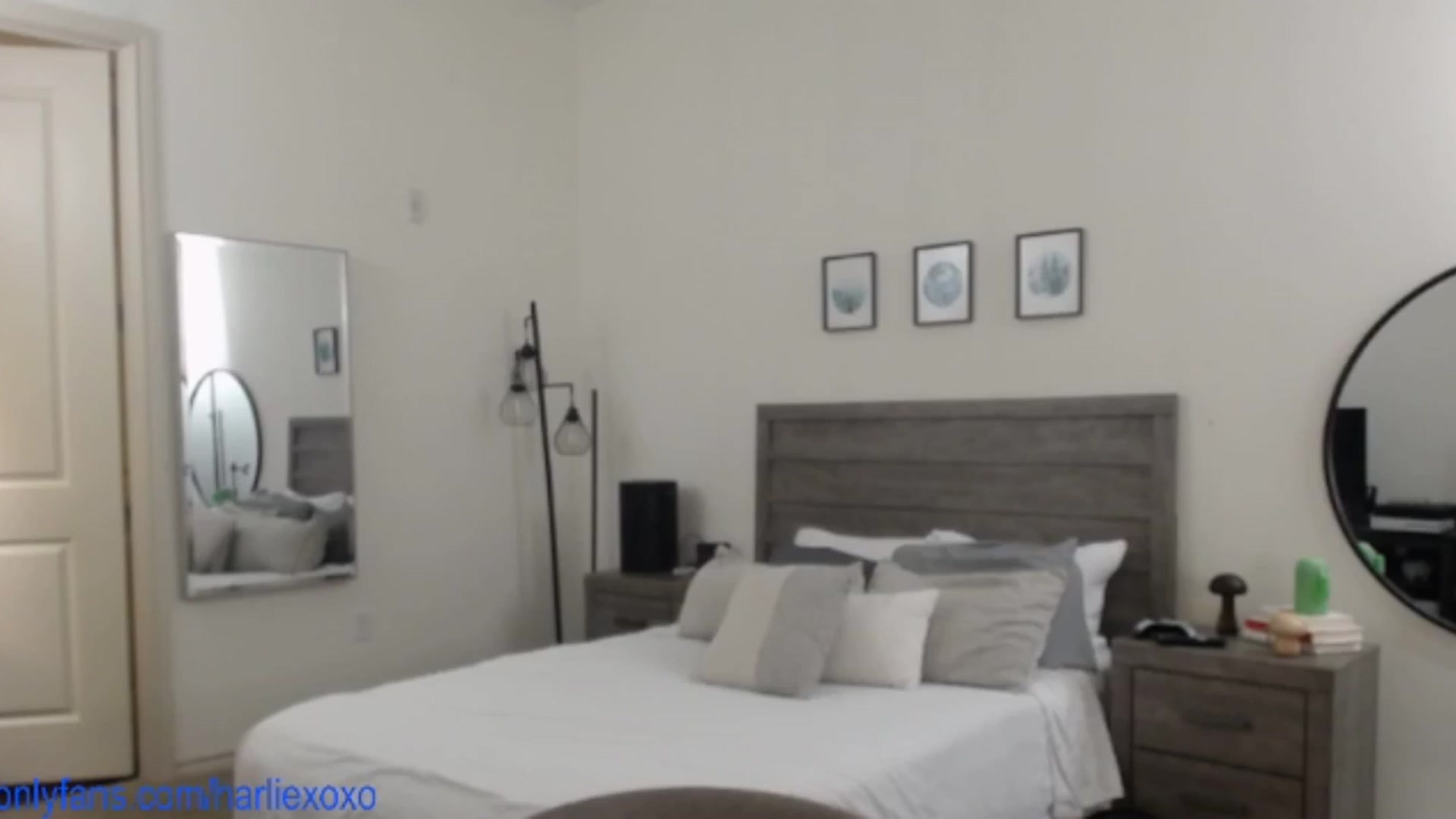 Gallery image thumbnail from SweetHarlie's myfreecams stream on, 06/18/2025, 22:30 image 1 of 20