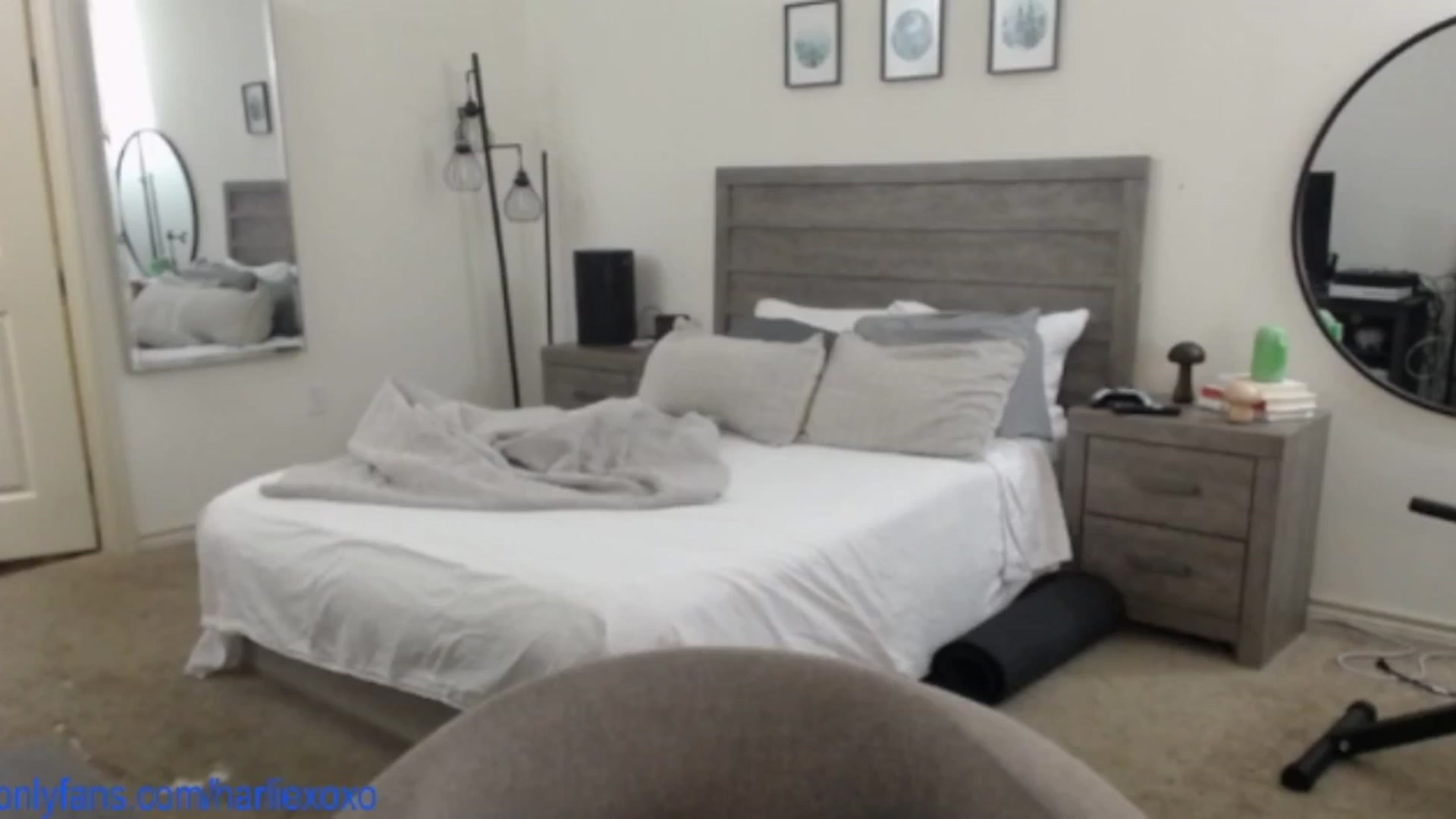 Gallery image thumbnail from SweetHarlie's myfreecams stream on, 06/18/2025, 23:18 image 5 of 20