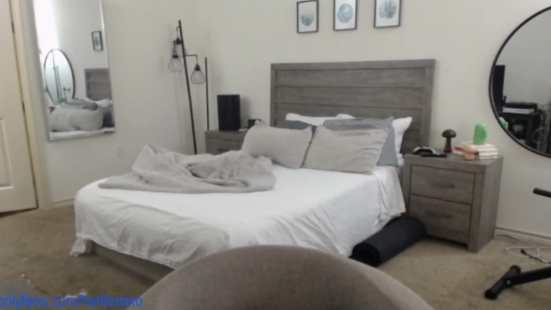 Gallery image thumbnail from SweetHarlie's myfreecams stream on, 06/18/2025, 23:18 image 4 of 20