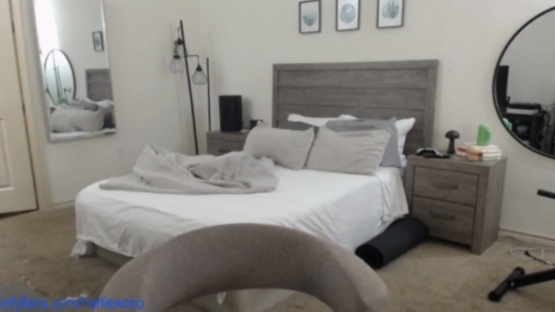 Gallery image thumbnail from SweetHarlie's myfreecams stream on, 06/18/2025, 23:18 image 1 of 20