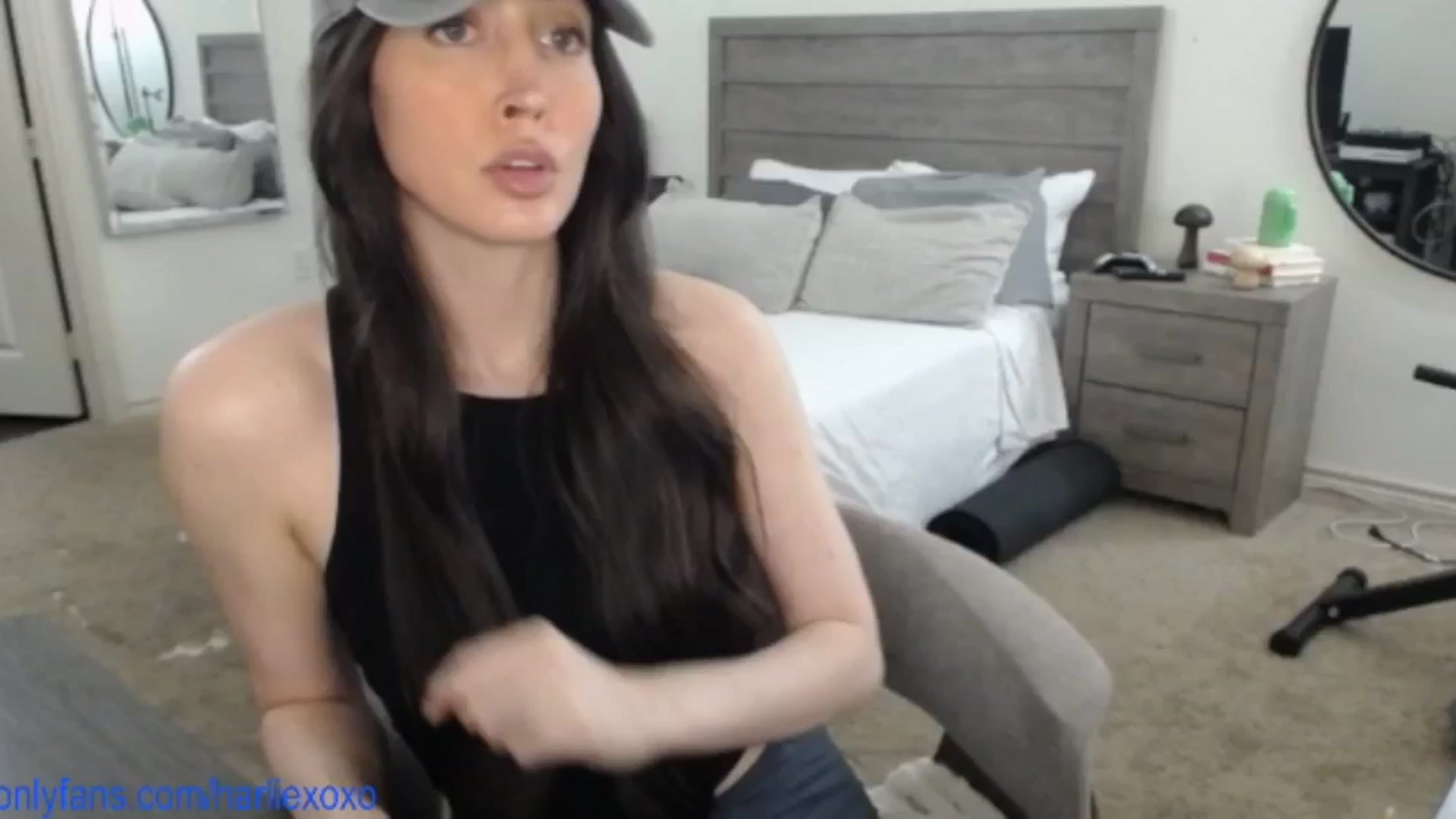 Gallery image thumbnail from SweetHarlie's myfreecams stream on, 06/18/2025, 23:18 image 7 of 20