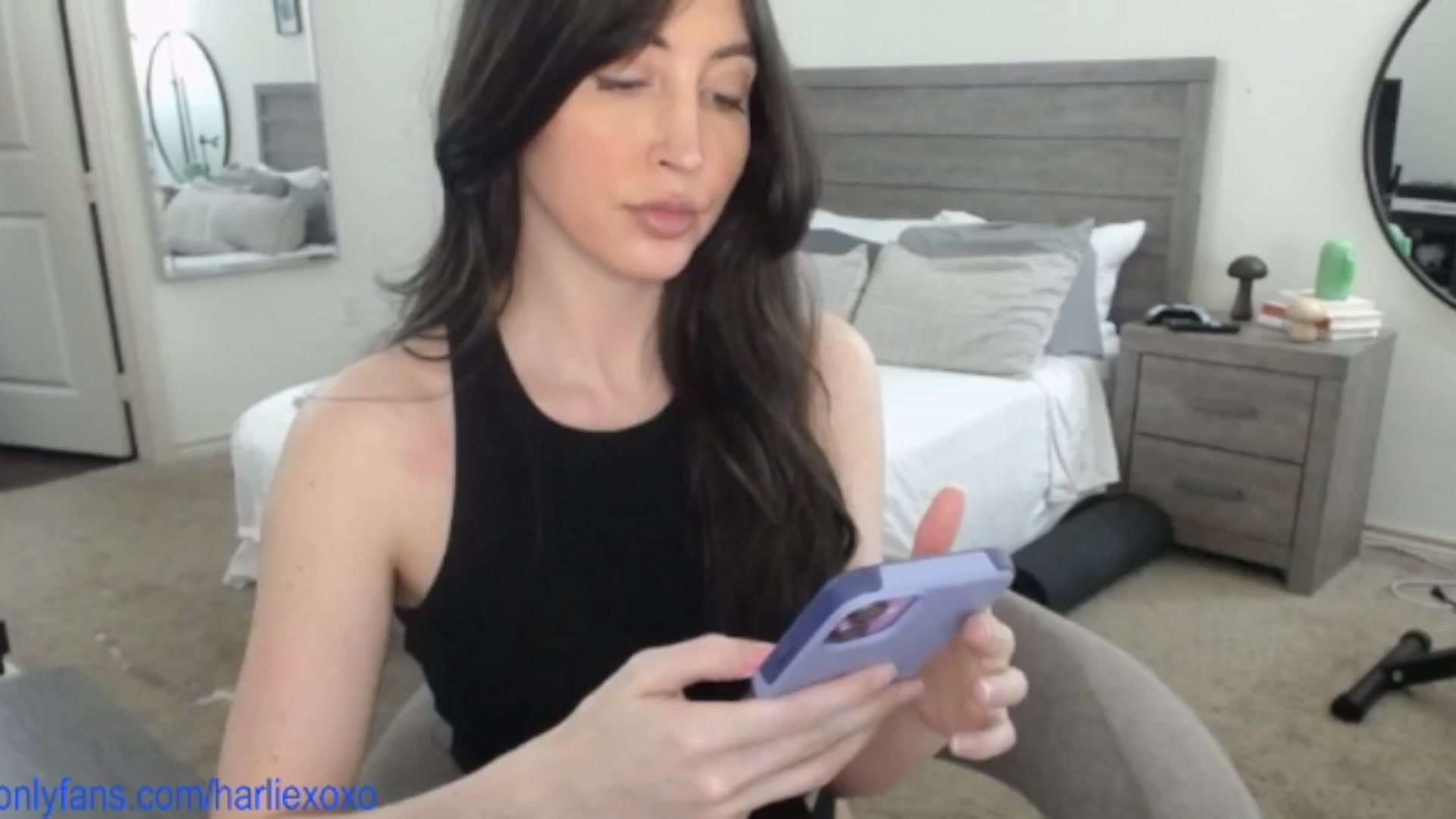 Gallery image thumbnail from SweetHarlie's myfreecams stream on, 06/18/2025, 23:18 image 17 of 20