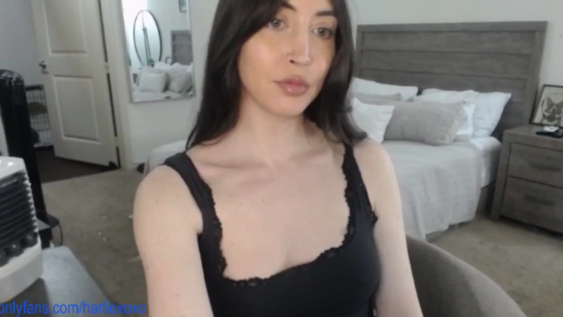 Gallery image thumbnail from SweetHarlie's myfreecams stream on, 08/06/2025, 20:49 image 16 of 20