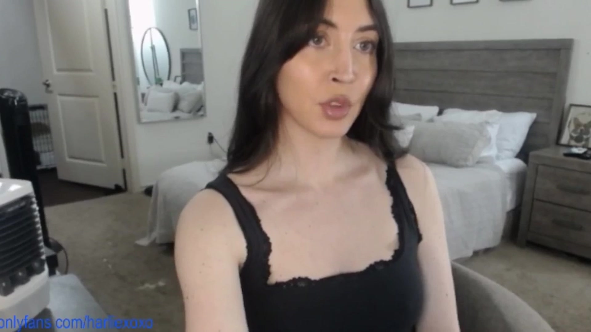 Gallery image thumbnail from SweetHarlie's myfreecams stream on, 08/06/2025, 20:49 image 7 of 20