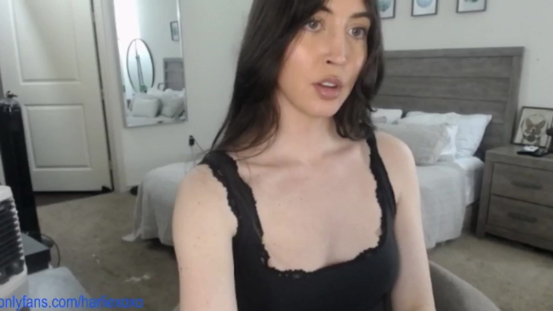 Gallery image thumbnail from SweetHarlie's myfreecams stream on, 08/06/2025, 21:43 image 17 of 20