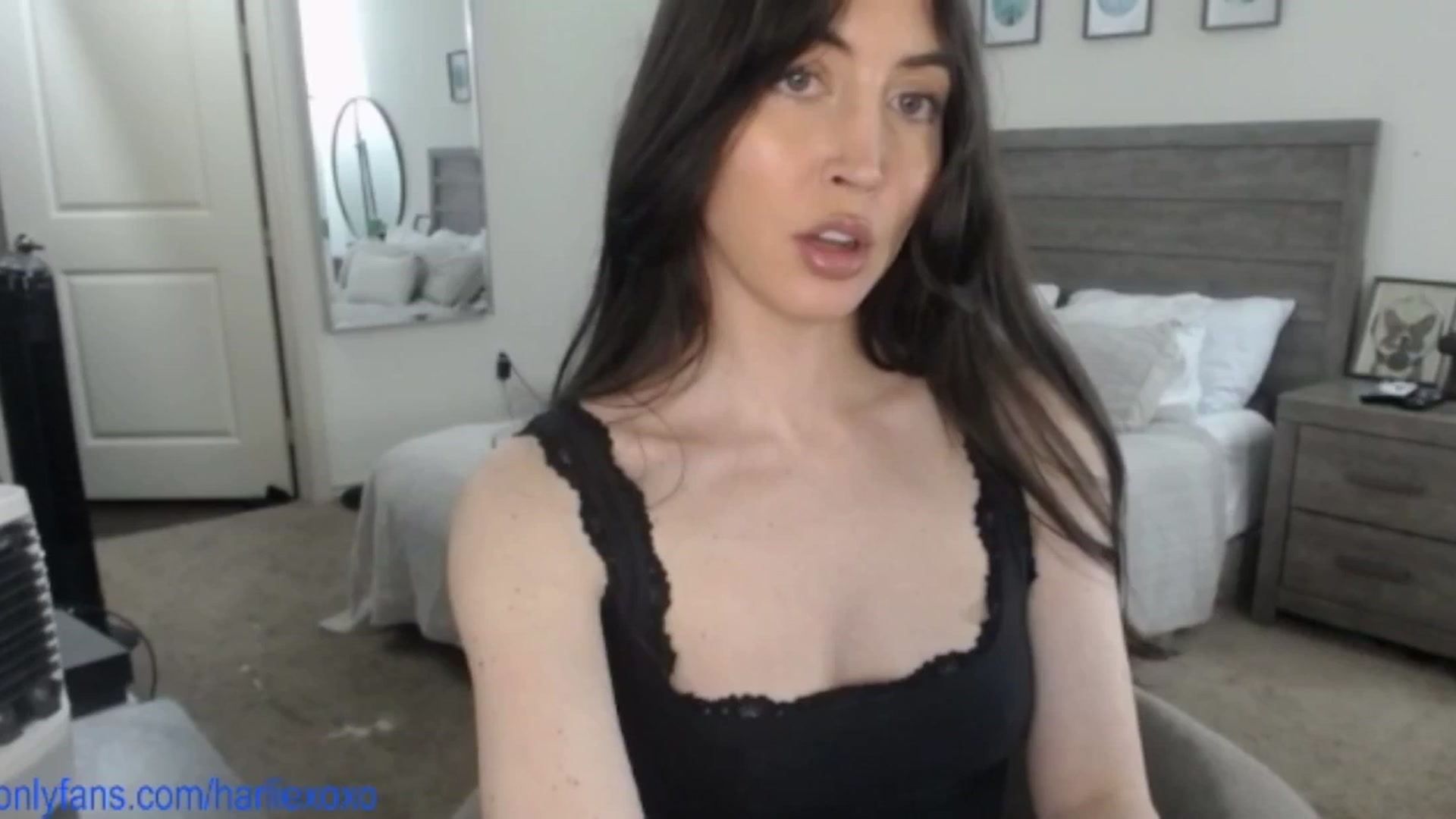Gallery image thumbnail from SweetHarlie's myfreecams stream on, 08/06/2025, 21:43 image 15 of 20