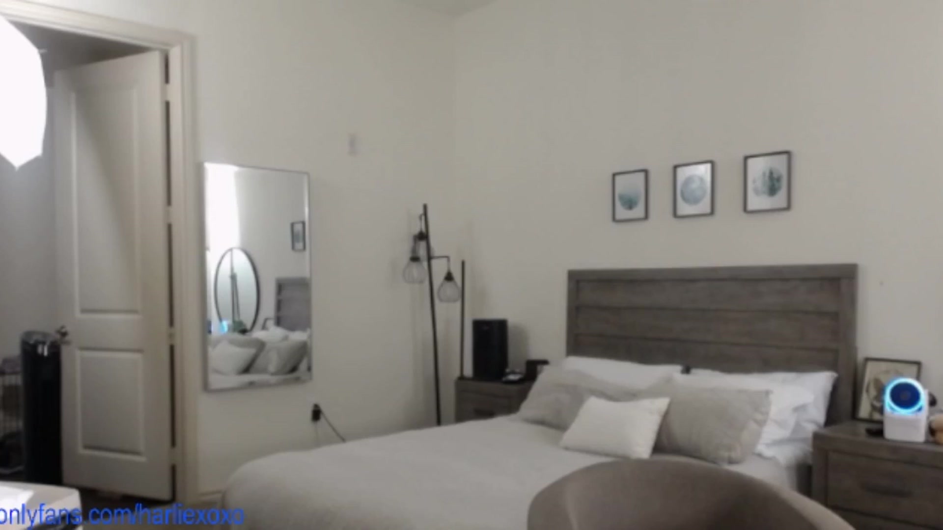 Gallery image thumbnail from SweetHarlie's myfreecams stream on, 08/07/2025, 21:05 image 16 of 20