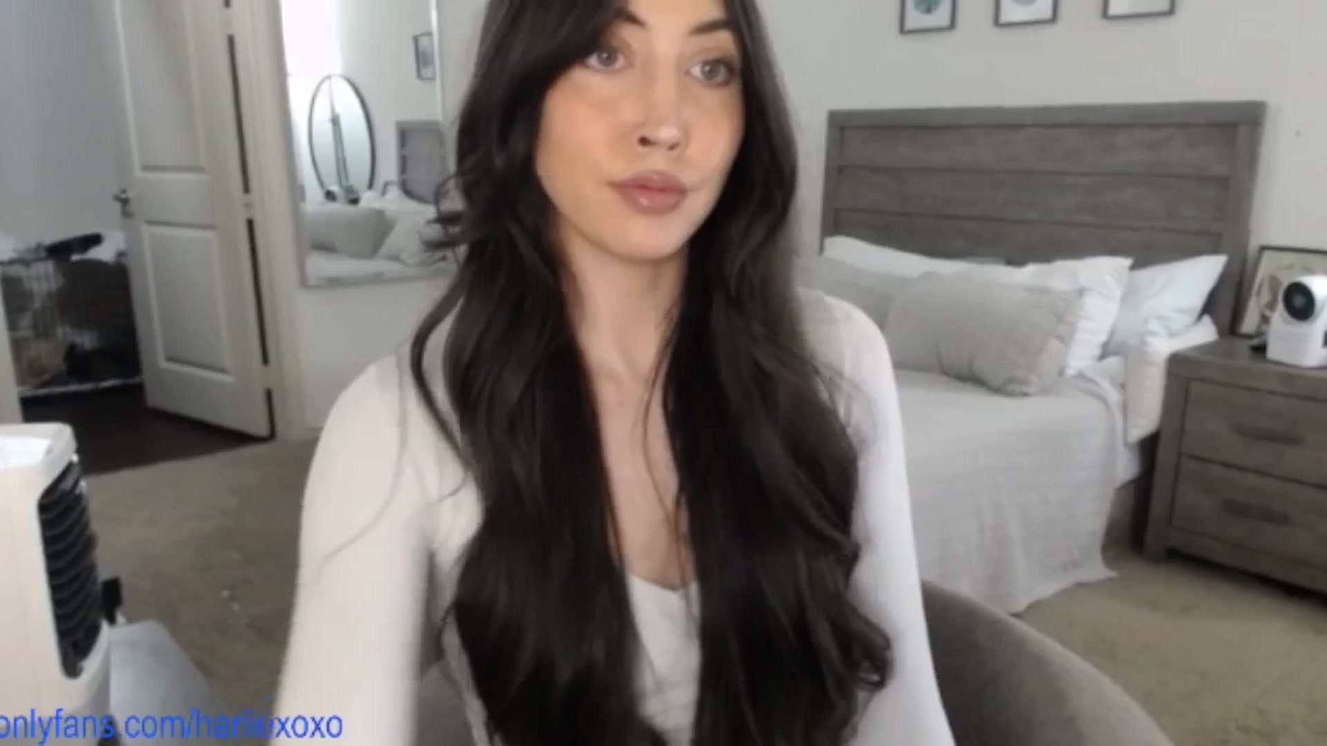 Gallery image thumbnail from SweetHarlie's myfreecams stream on, 08/08/2025, 19:45 image 10 of 20