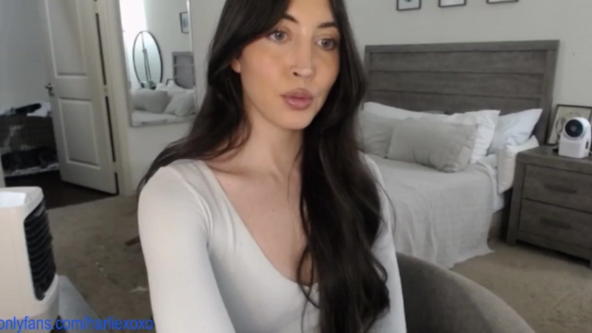 Gallery image thumbnail from SweetHarlie's myfreecams stream on, 08/08/2025, 21:34 image 6 of 20
