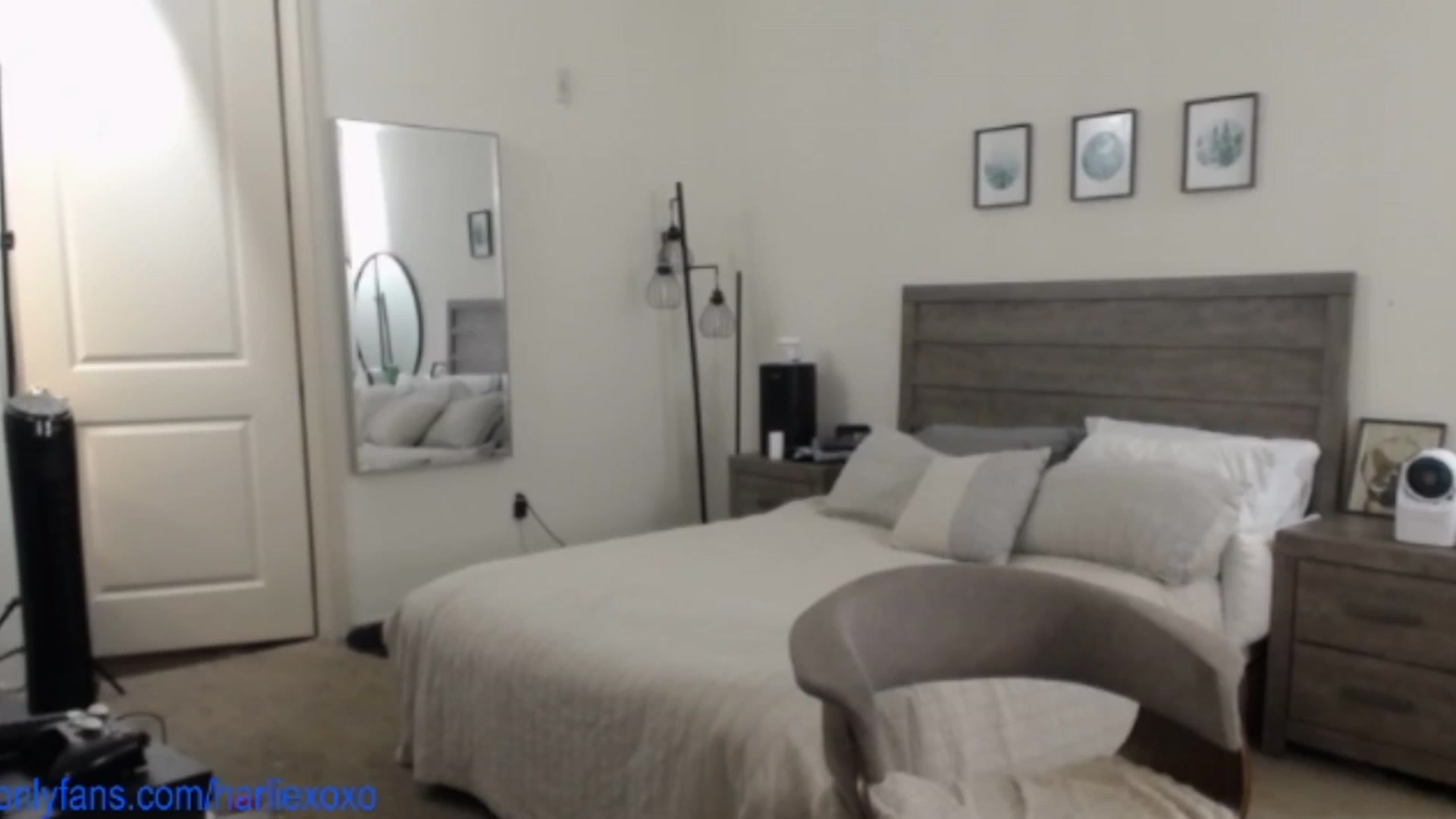 Gallery image thumbnail from SweetHarlie's myfreecams stream on, 08/14/2025, 23:48 image 10 of 20