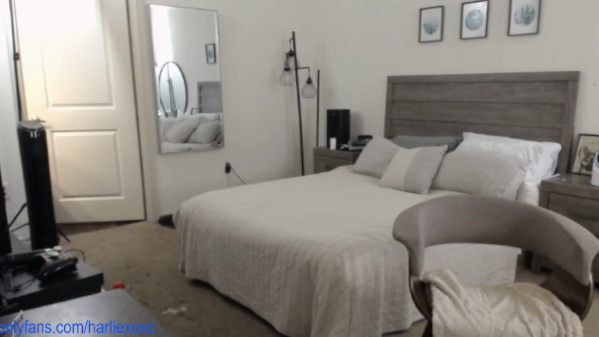 Gallery image thumbnail from SweetHarlie's myfreecams stream on, 08/14/2025, 23:48 image 13 of 20