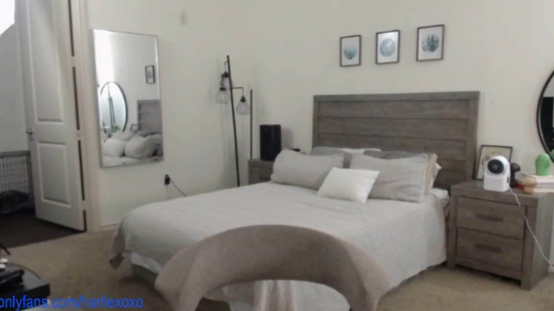 Gallery image thumbnail from SweetHarlie's myfreecams stream on, 08/15/2025, 20:33 image 20 of 20