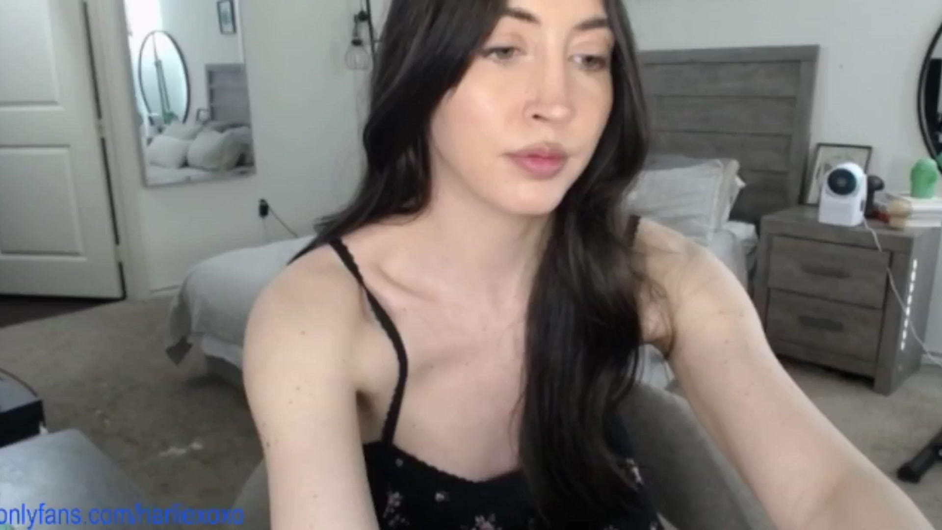 Gallery image thumbnail from SweetHarlie's myfreecams stream on, 08/15/2025, 22:04 image 2 of 20
