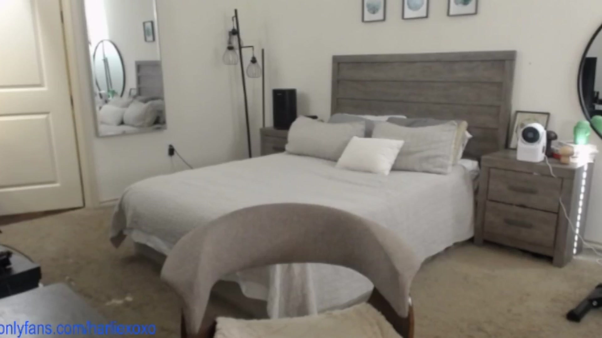 Gallery image thumbnail from SweetHarlie's myfreecams stream on, 08/15/2025, 22:04 image 9 of 20