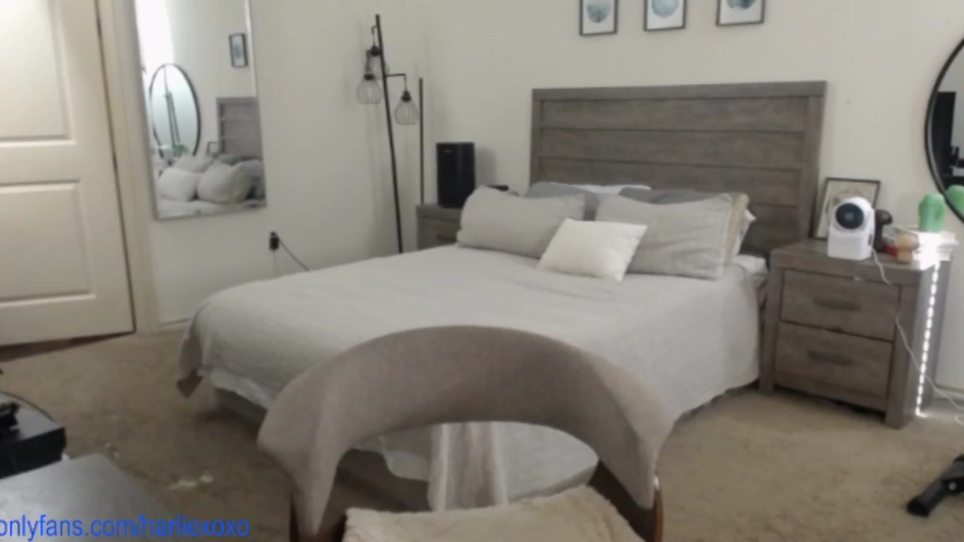 Gallery image thumbnail from SweetHarlie's myfreecams stream on, 08/15/2025, 22:04 image 8 of 20