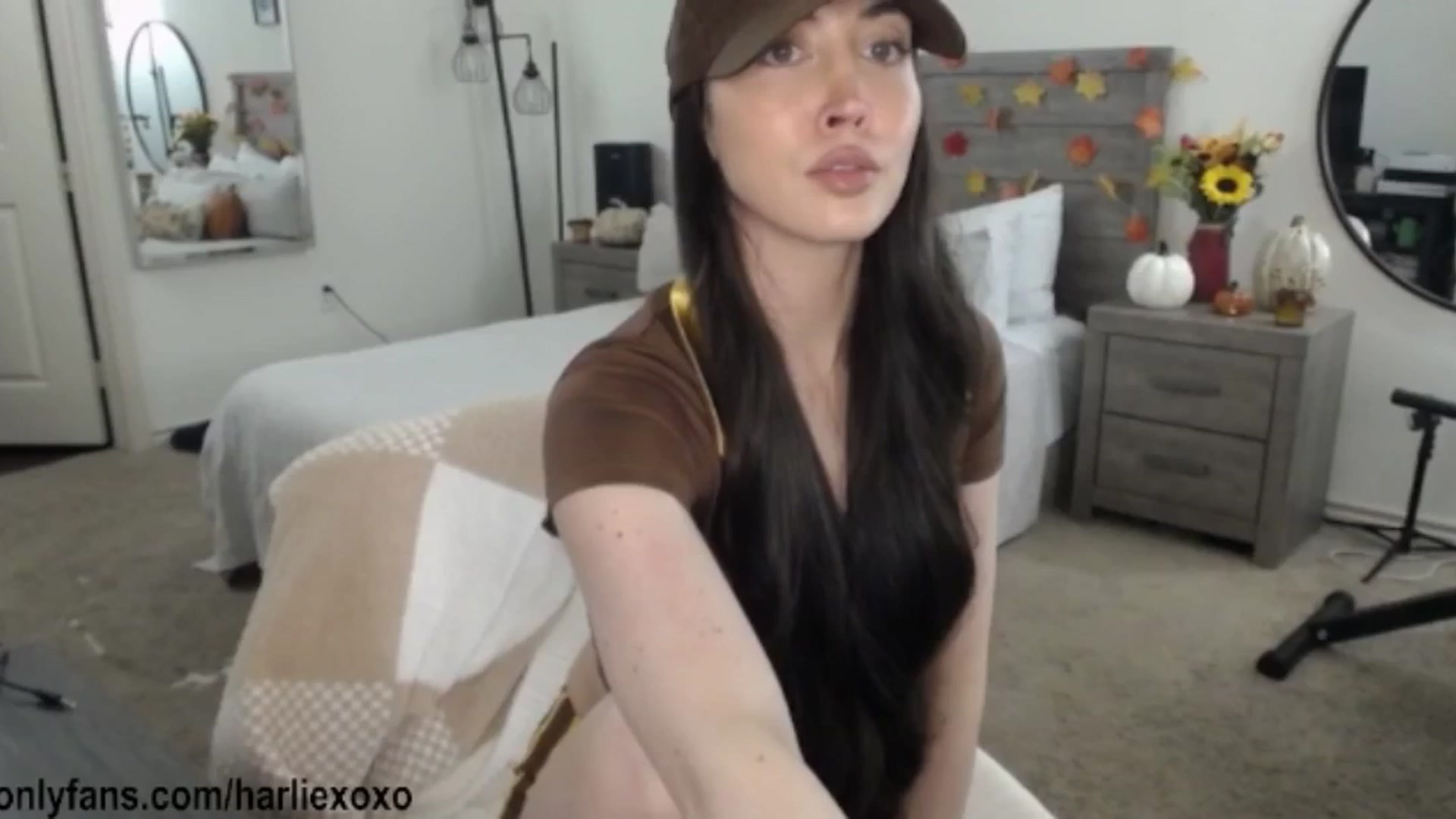 Gallery image thumbnail from SweetHarlie's myfreecams stream on, 10/24/2025, 22:49 image 3 of 20