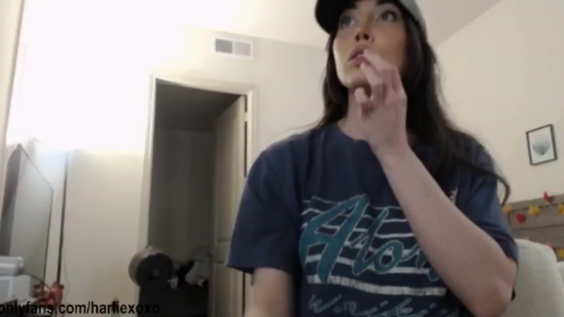 Gallery image thumbnail from SweetHarlie's myfreecams stream on, 11/30/2025, 04:03 image 3 of 20